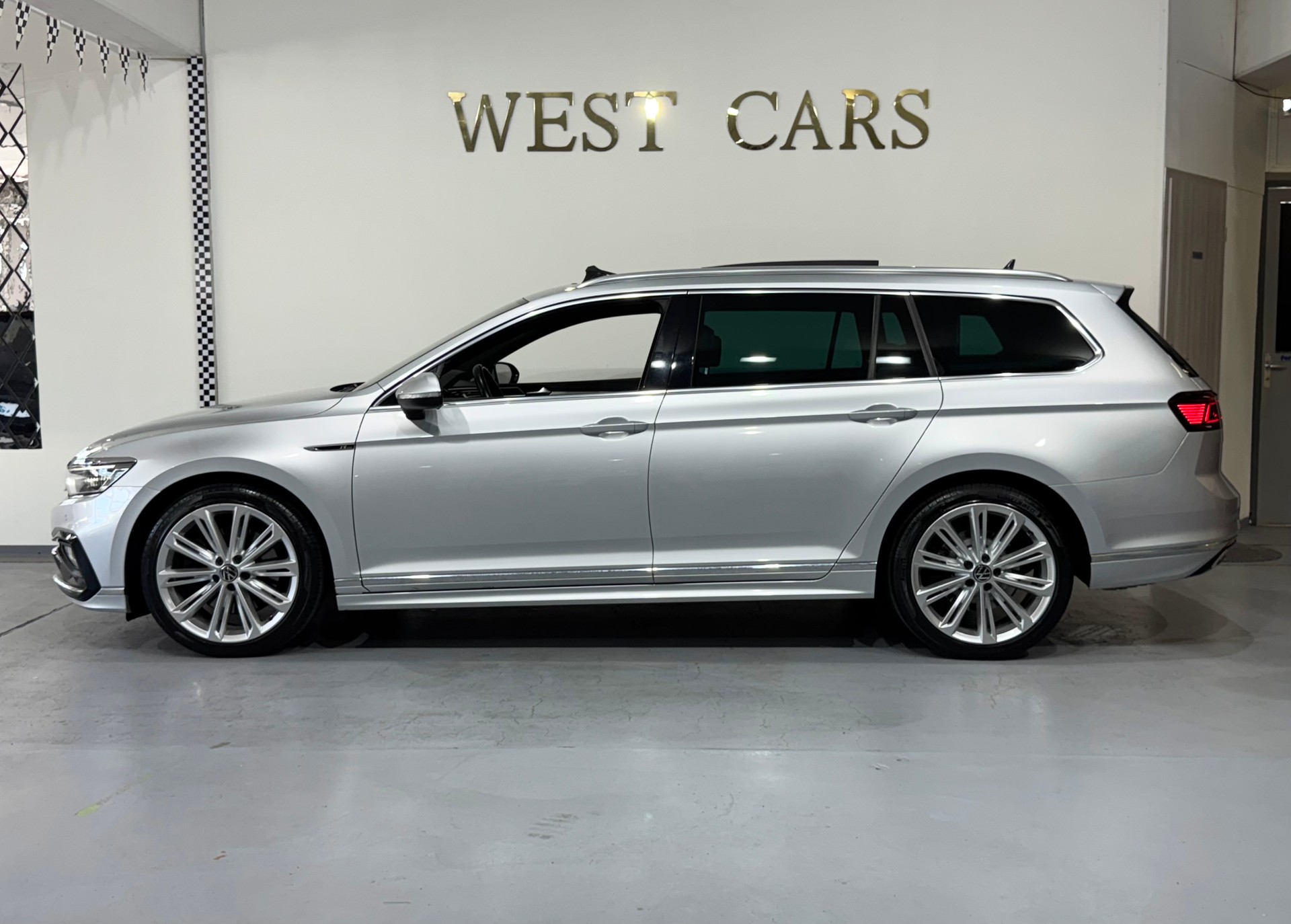 VW Passat 2.0 TDI BMT R-Line Edition 4Motion DSG-image-1