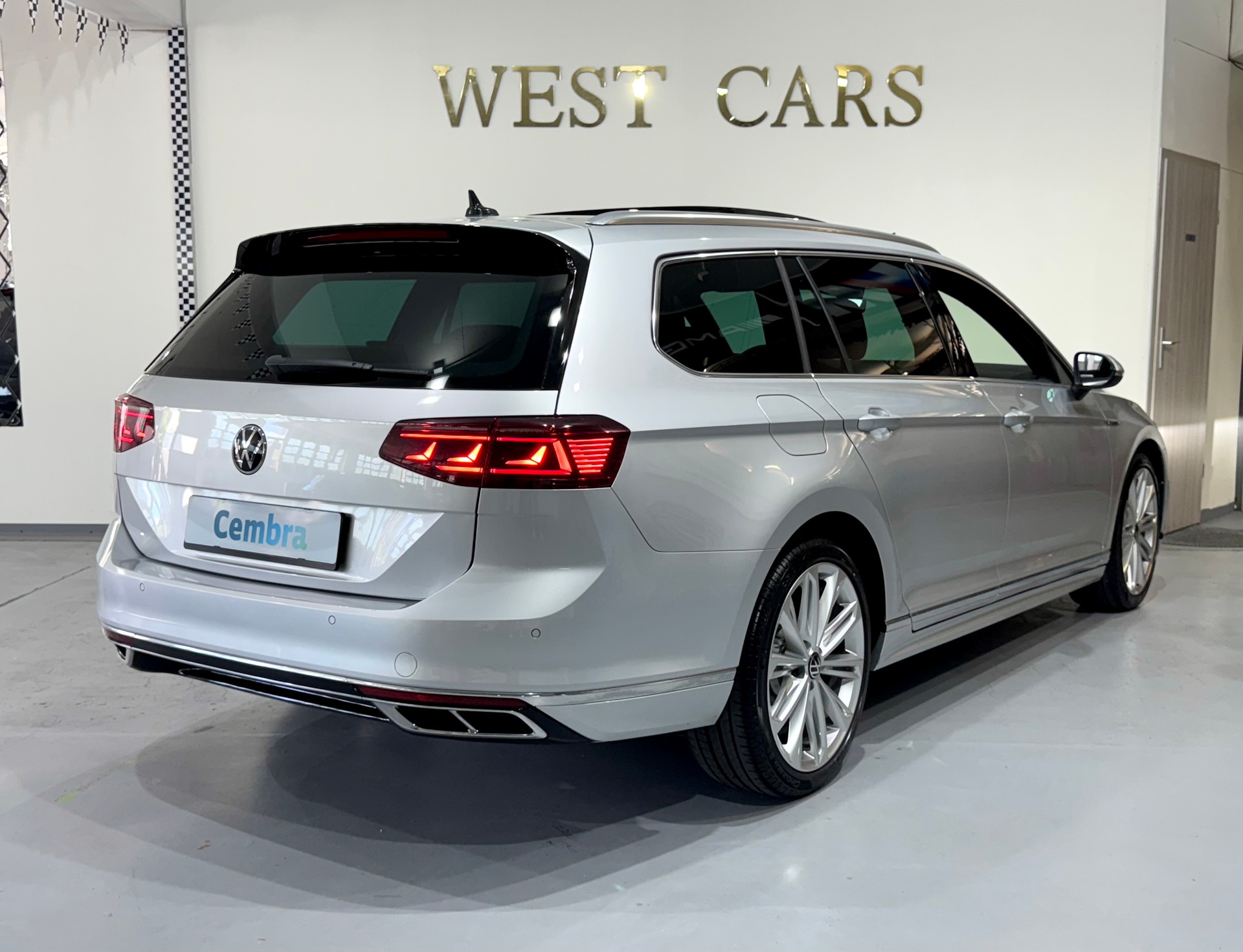 VW Passat 2.0 TDI BMT R-Line Edition 4Motion DSG-image-3