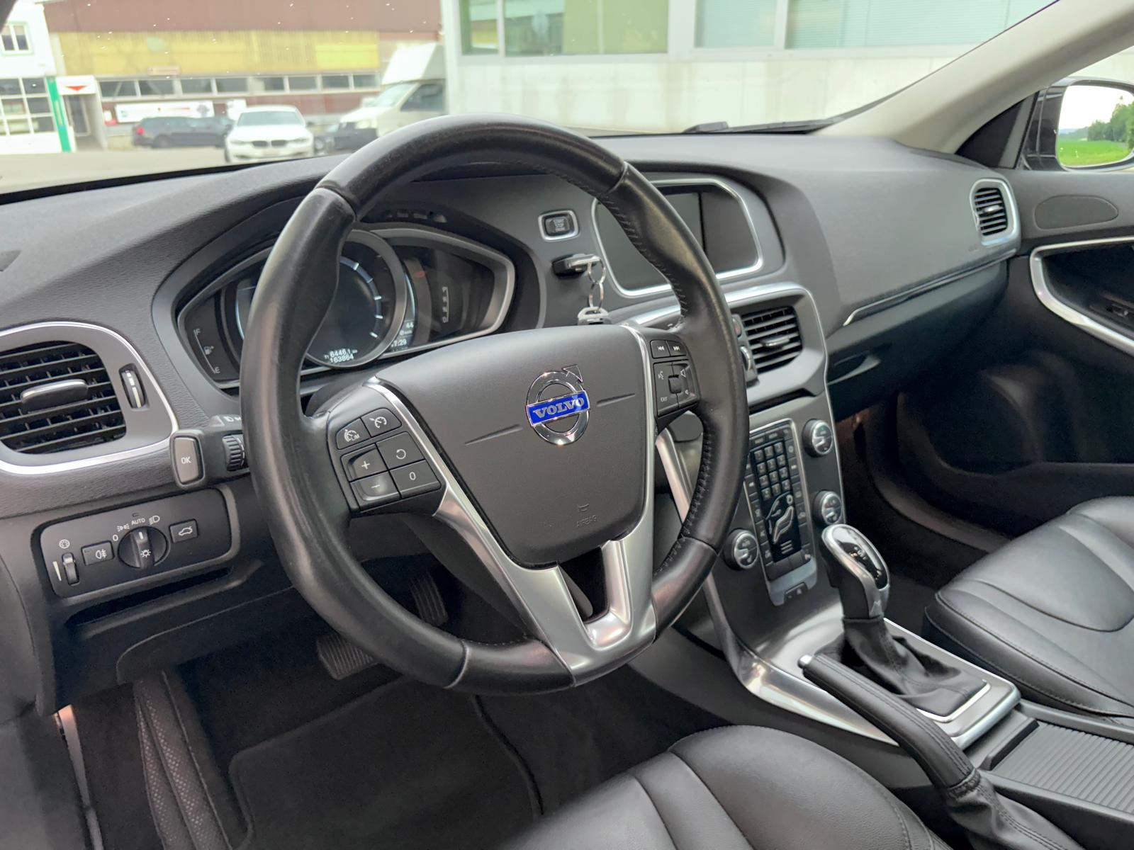 VOLVO V40 D3 Summum Geartronic-image-5
