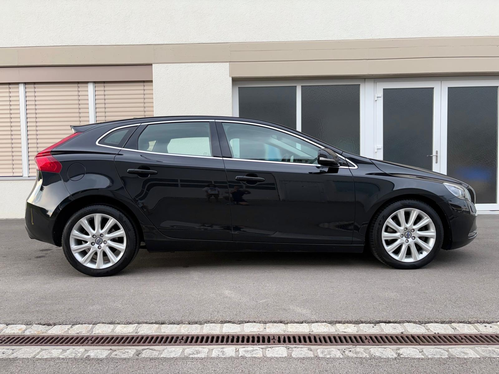 VOLVO V40 D3 Summum Geartronic-image-11
