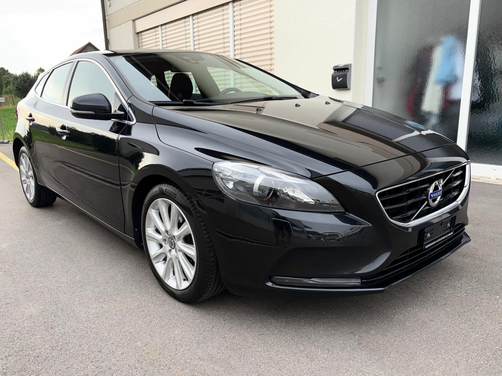 VOLVO V40 D3 Summum Geartronic-image-0