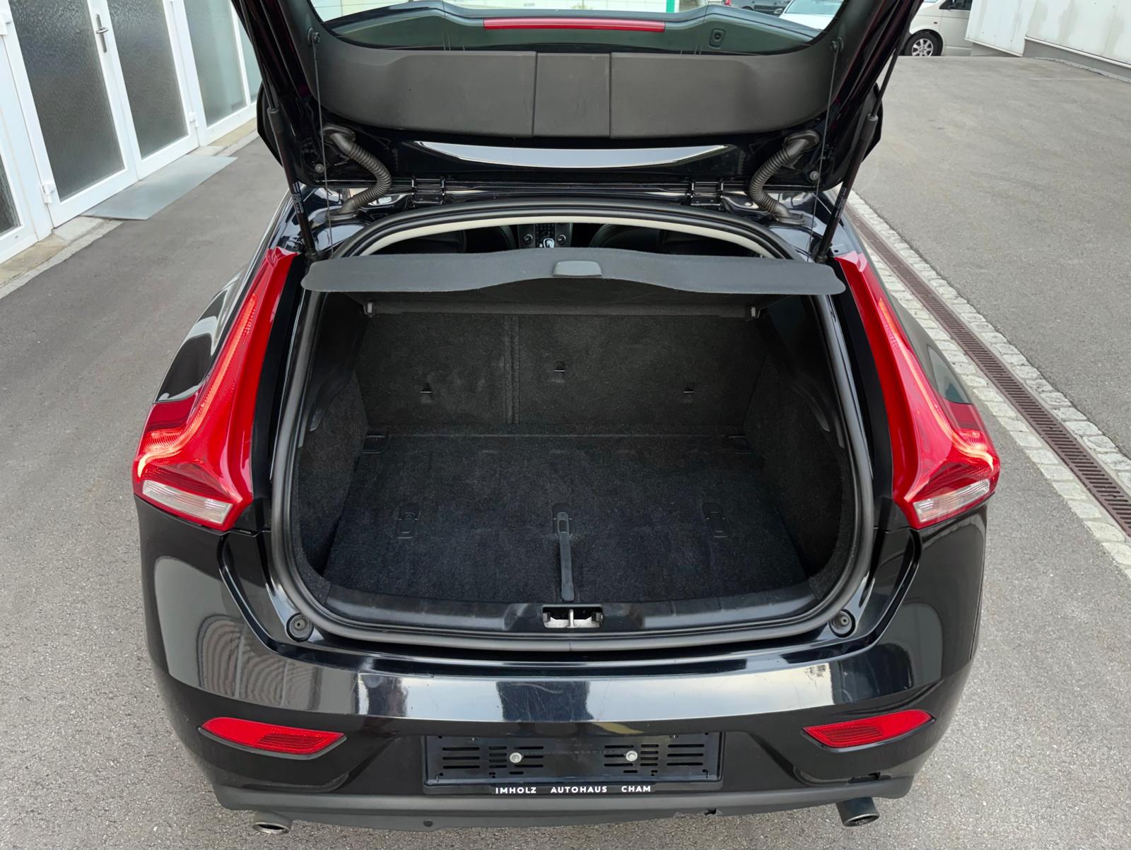 VOLVO V40 D3 Summum Geartronic-image-14