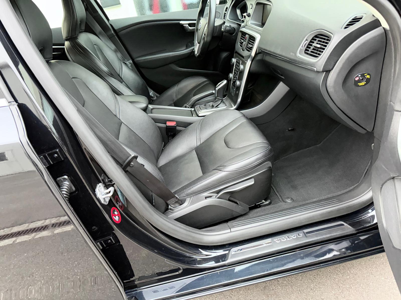 VOLVO V40 D3 Summum Geartronic-image-9