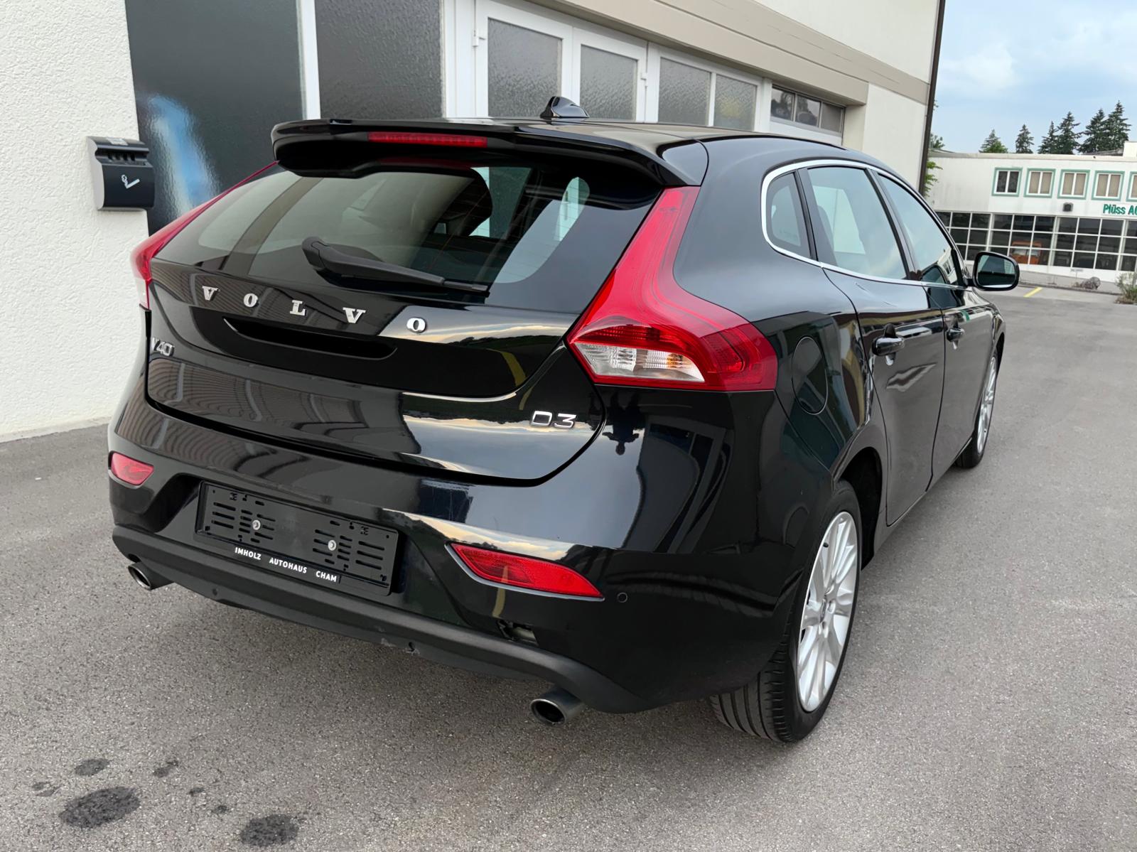 VOLVO V40 D3 Summum Geartronic-image-1