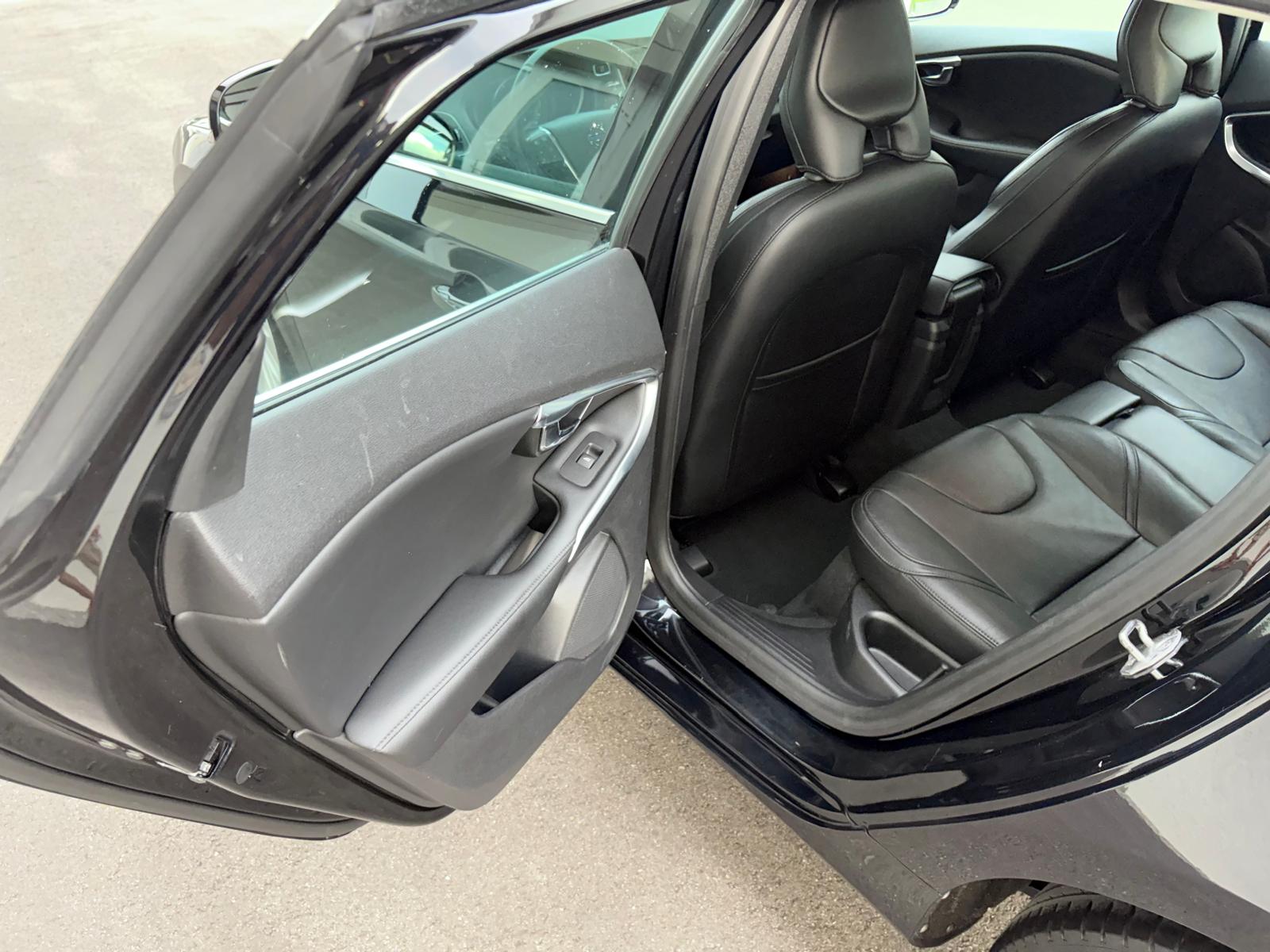 VOLVO V40 D3 Summum Geartronic-image-12