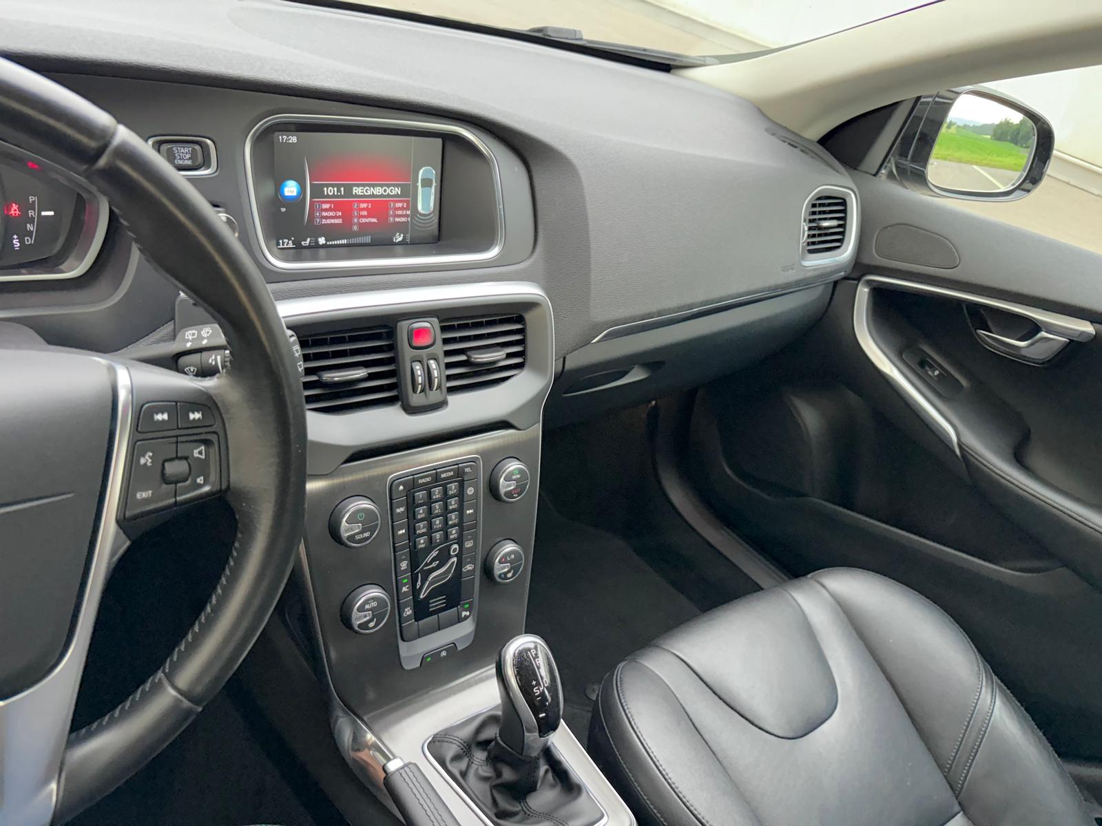 VOLVO V40 D3 Summum Geartronic-image-6