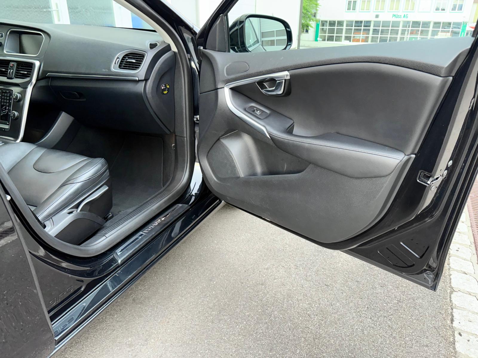 VOLVO V40 D3 Summum Geartronic-image-10