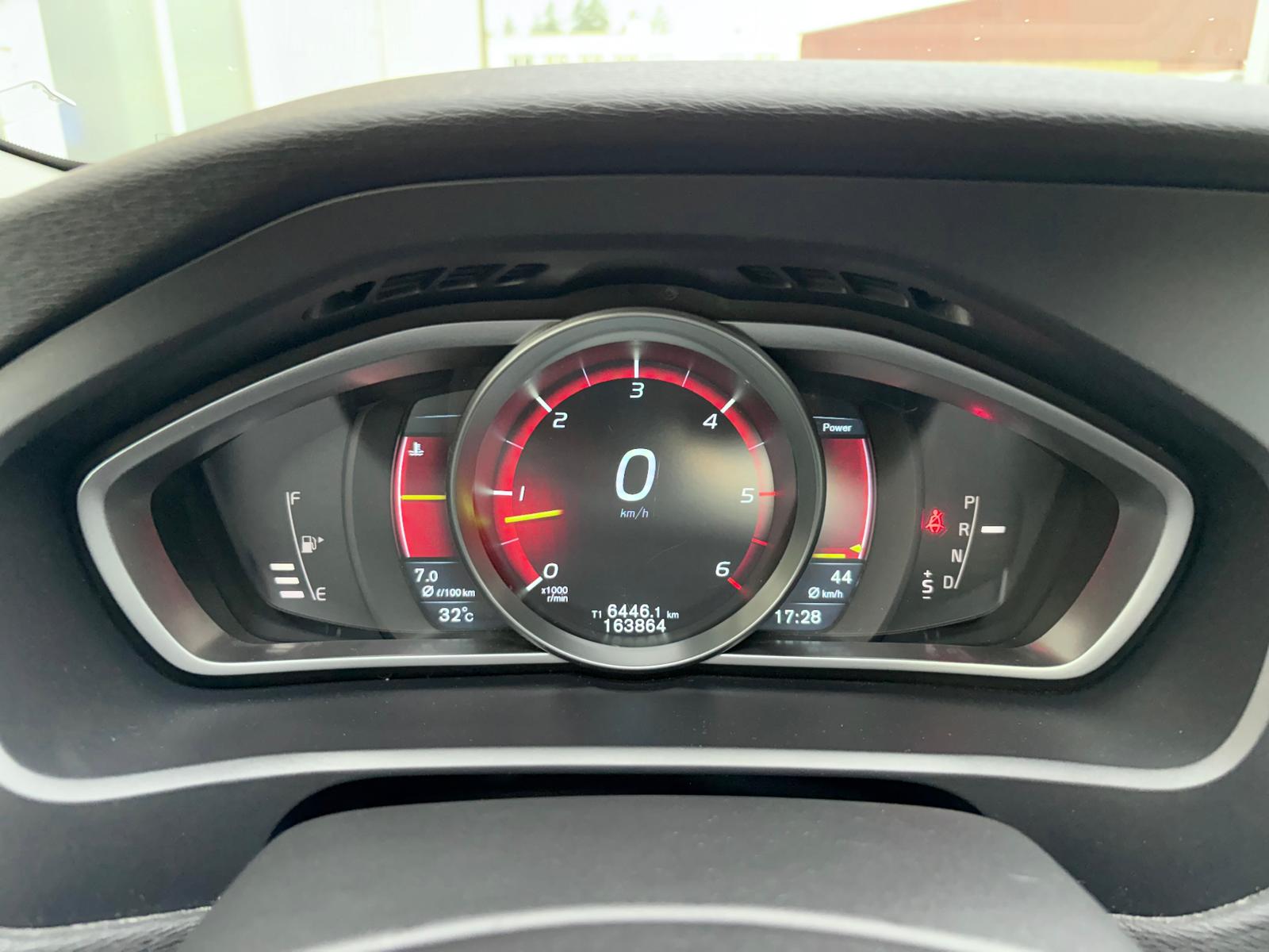 VOLVO V40 D3 Summum Geartronic-image-7