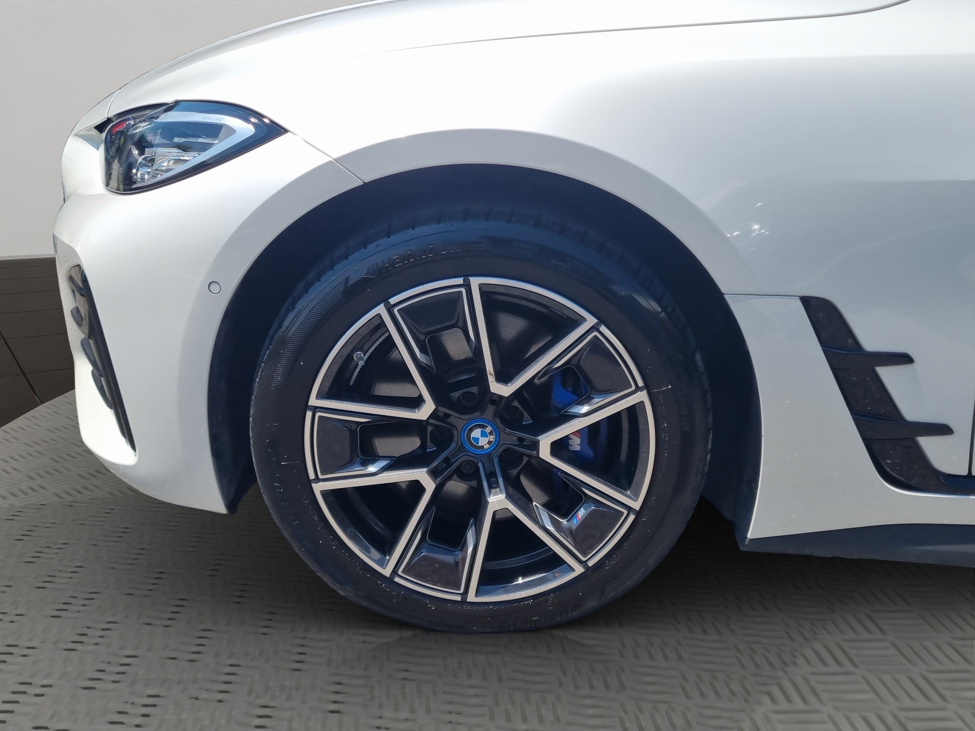 BMW i4 M50-image-9