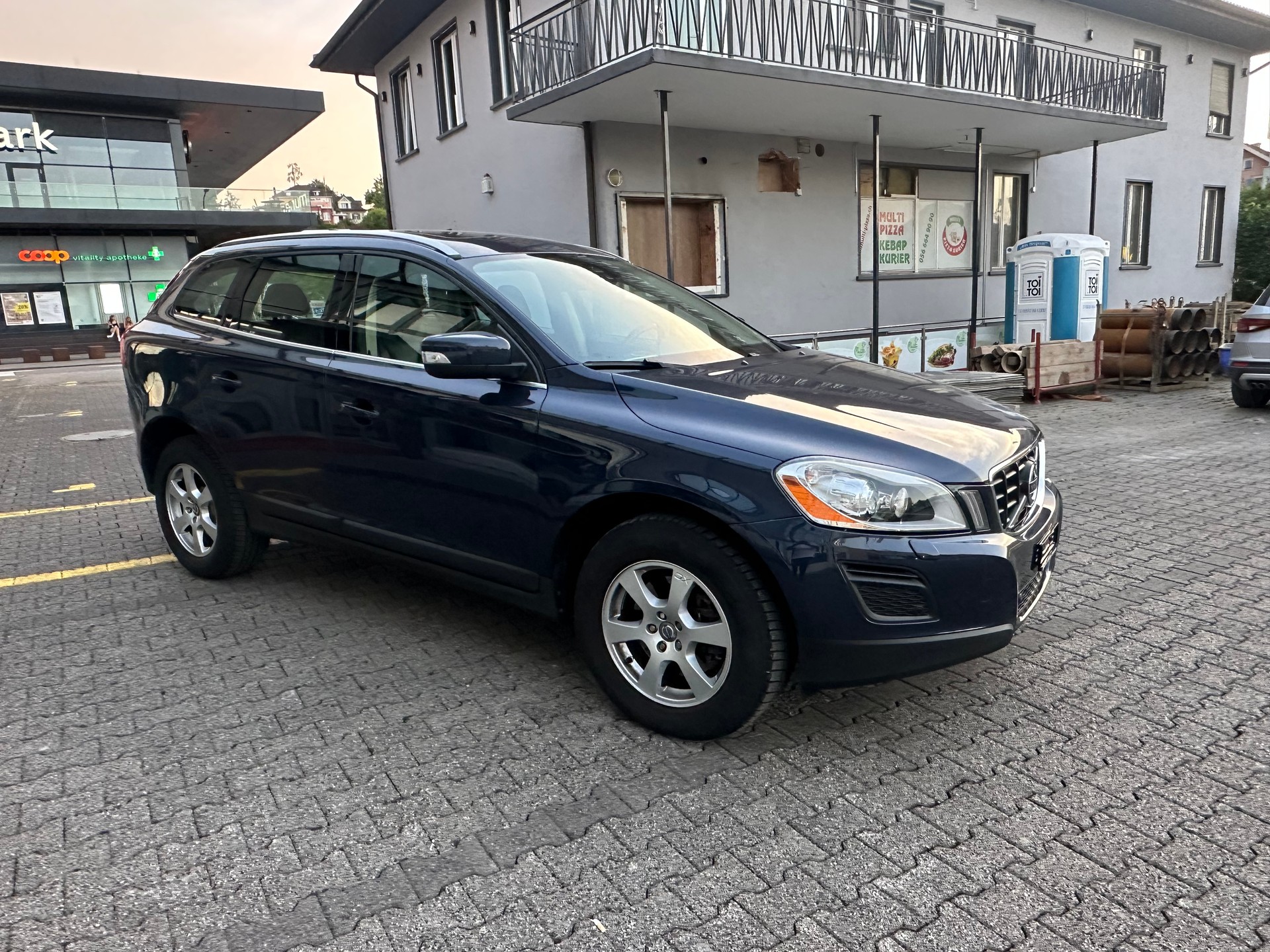 VOLVO XC60 D4 Summum Geartronic-image-5