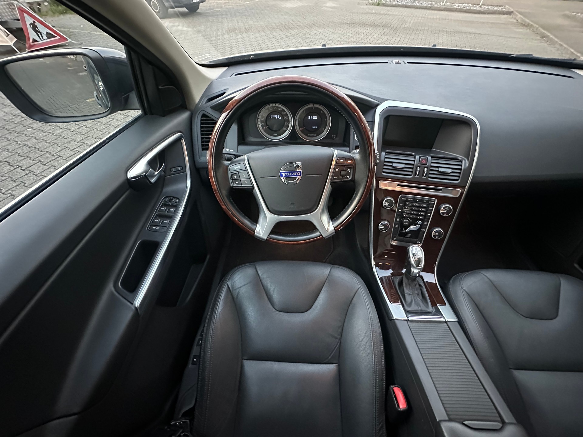 VOLVO XC60 D4 Summum Geartronic-image-9