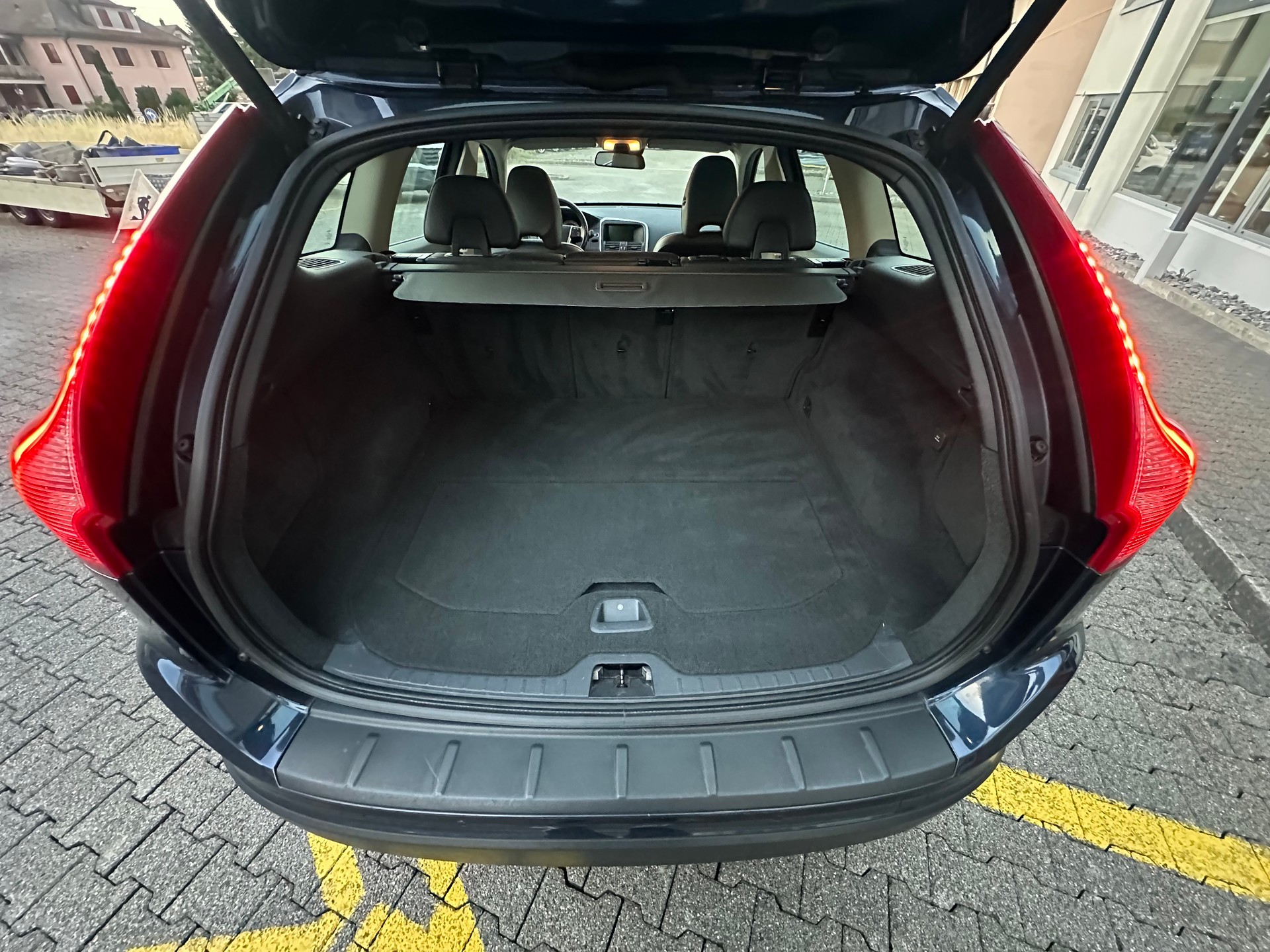 VOLVO XC60 D4 Summum Geartronic-image-10