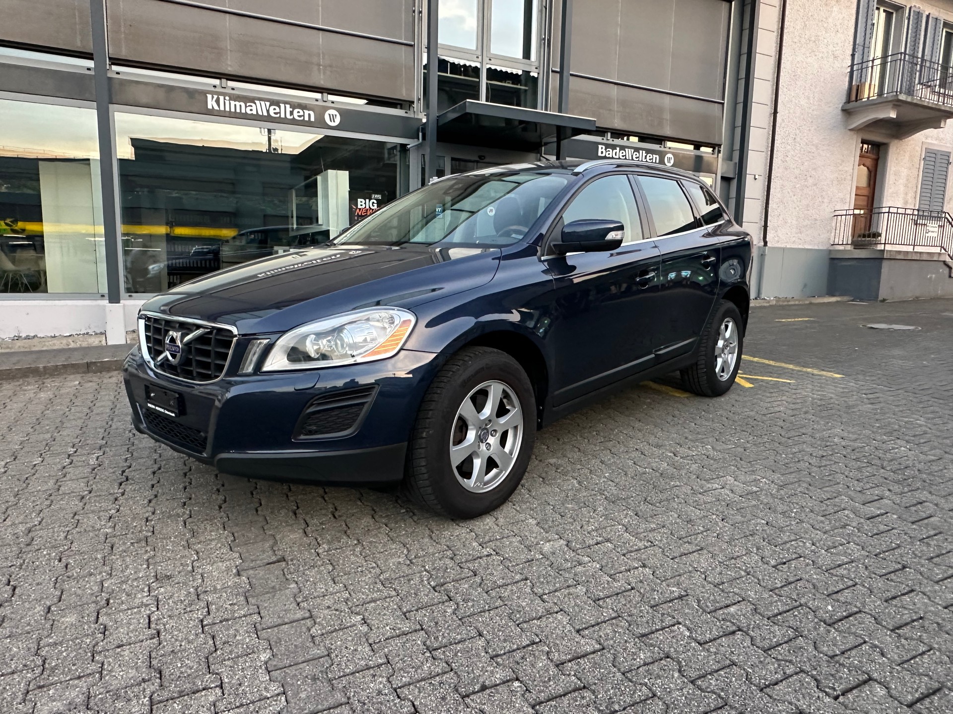 VOLVO XC60 D4 Summum Geartronic-image-1
