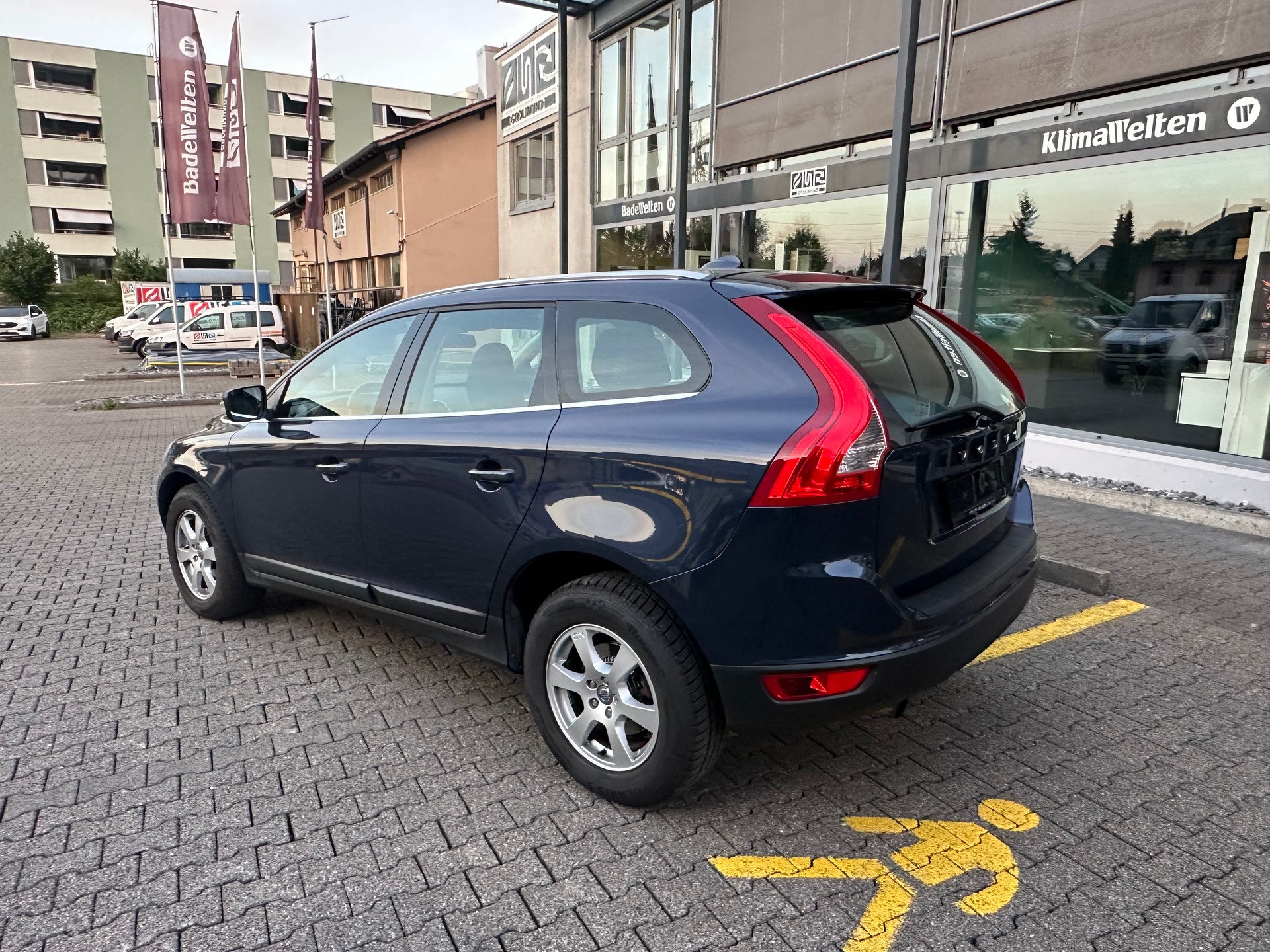 VOLVO XC60 D4 Summum Geartronic-image-2