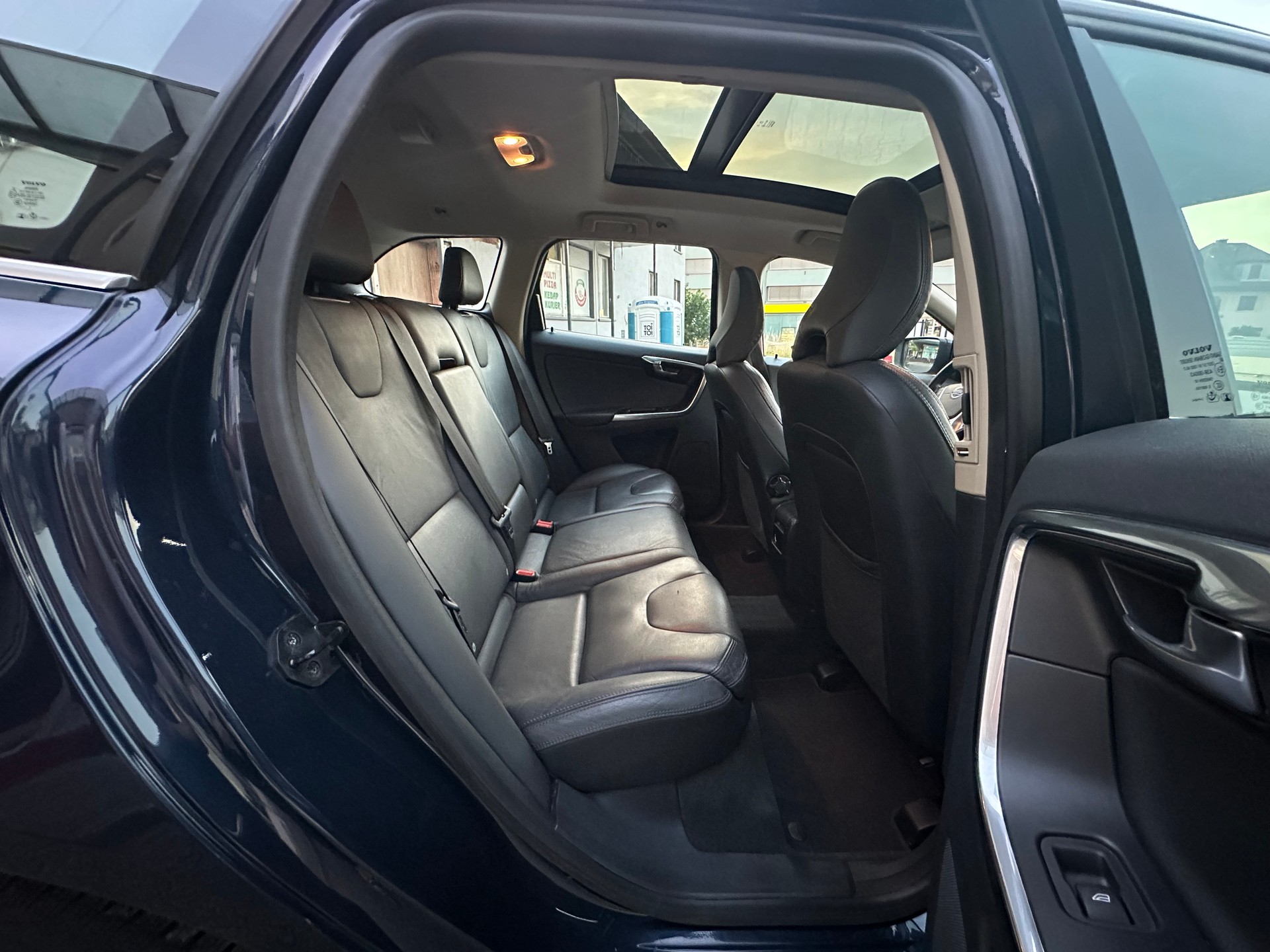 VOLVO XC60 D4 Summum Geartronic-image-7
