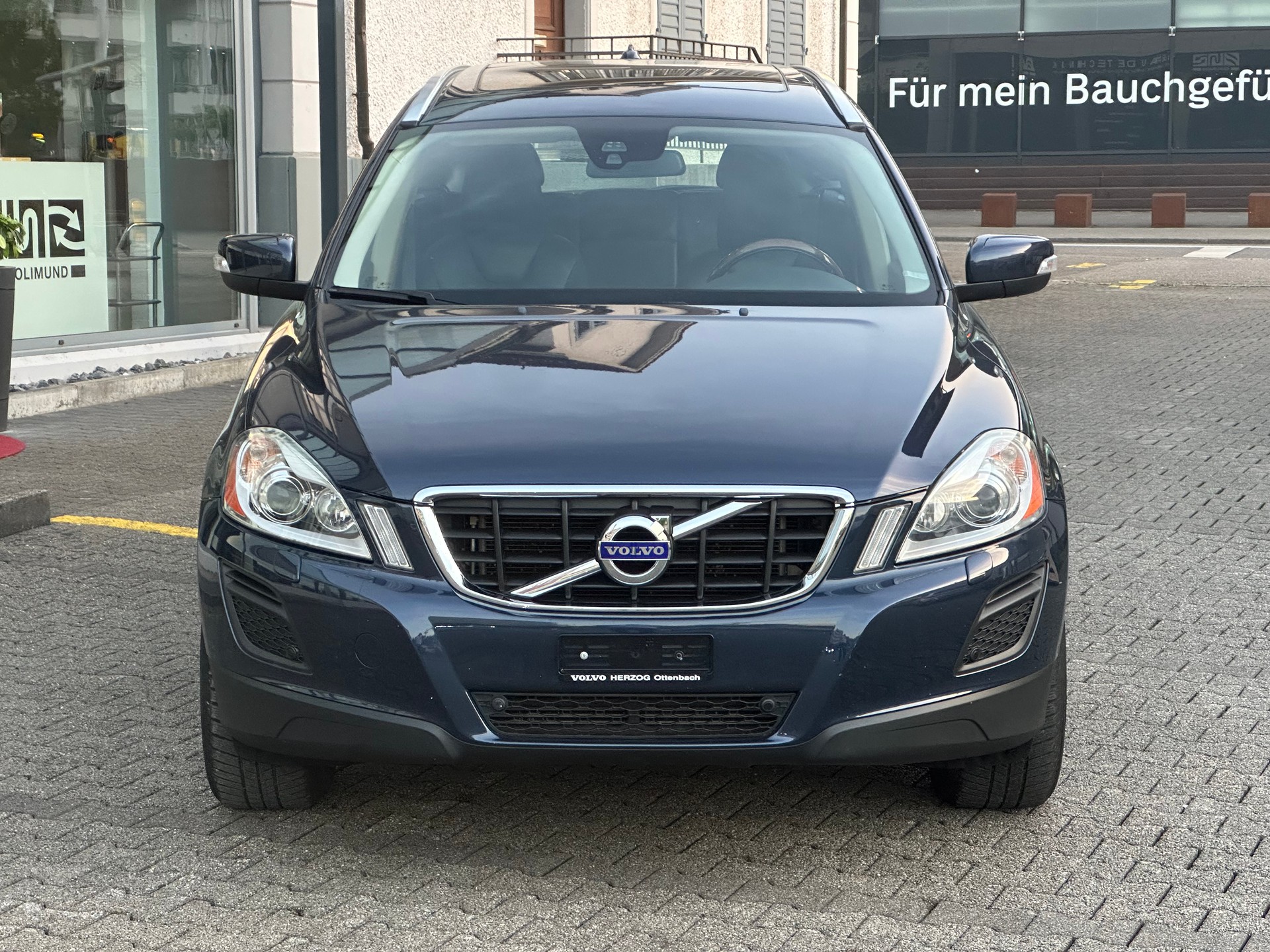 VOLVO XC60 D4 Summum Geartronic-image-0