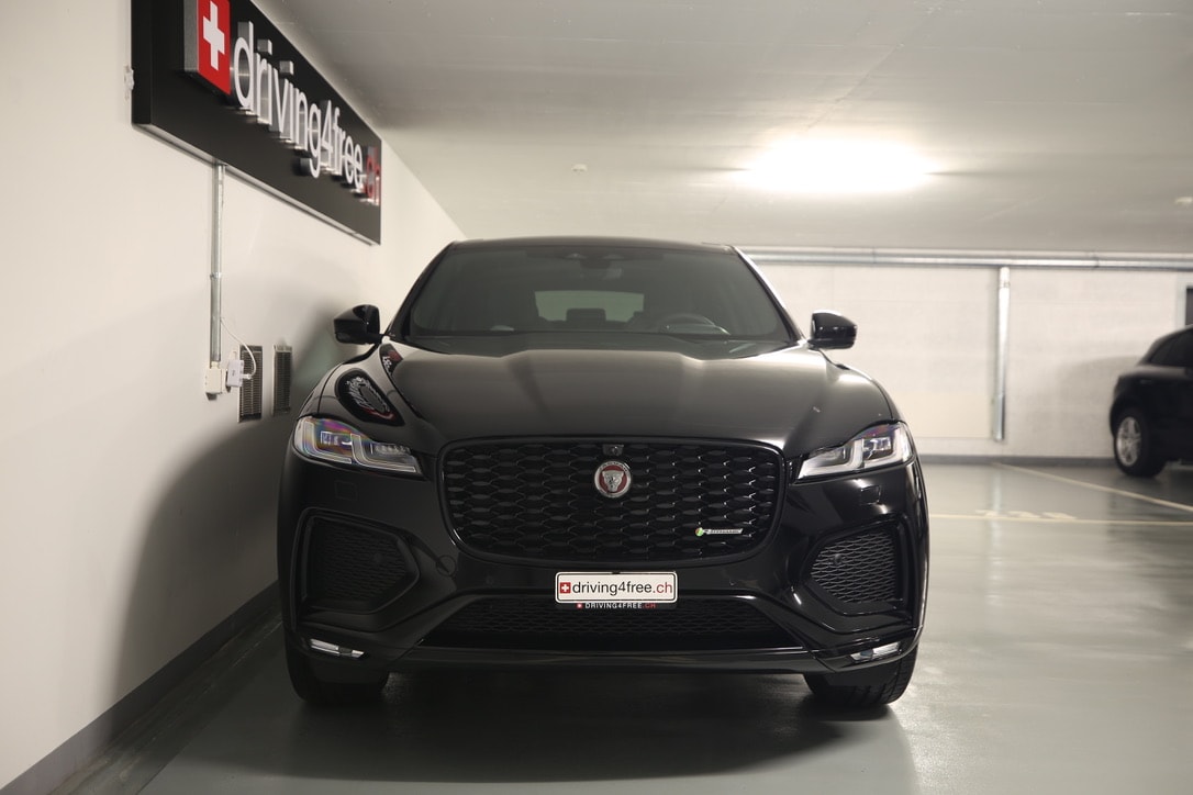 JAGUAR F-Pace 2.0 P250 R-Dynamic SE AWD-image-3