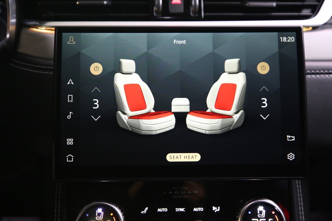 JAGUAR F-Pace 2.0 P250 R-Dynamic SE AWD-image-16