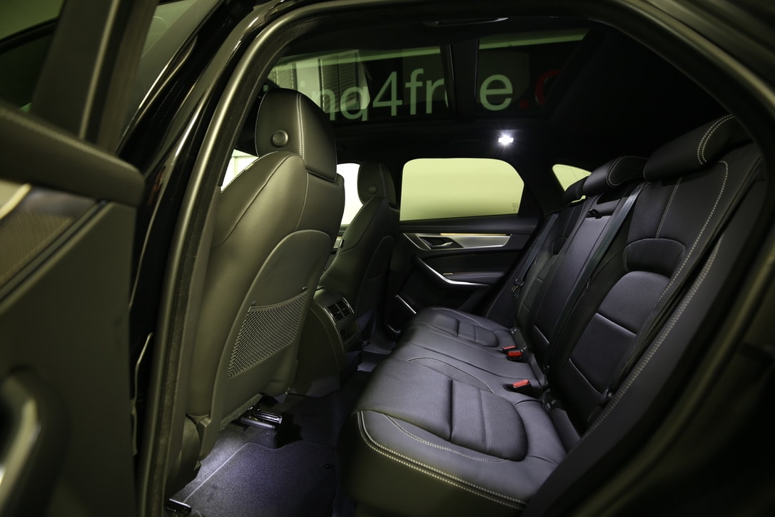 JAGUAR F-Pace 2.0 P250 R-Dynamic SE AWD-image-7