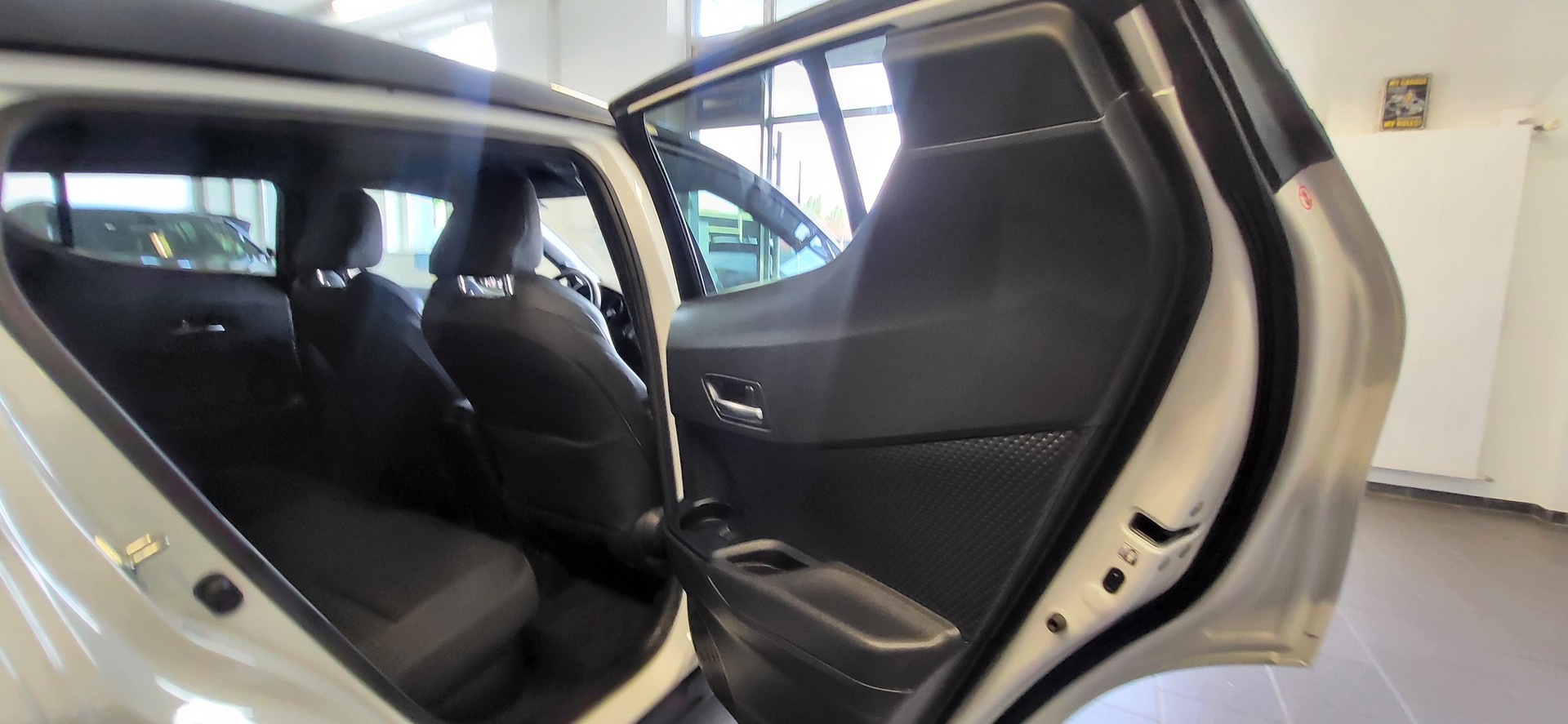 TOYOTA C-HR 1.8 HSD CVT Trend-image-13