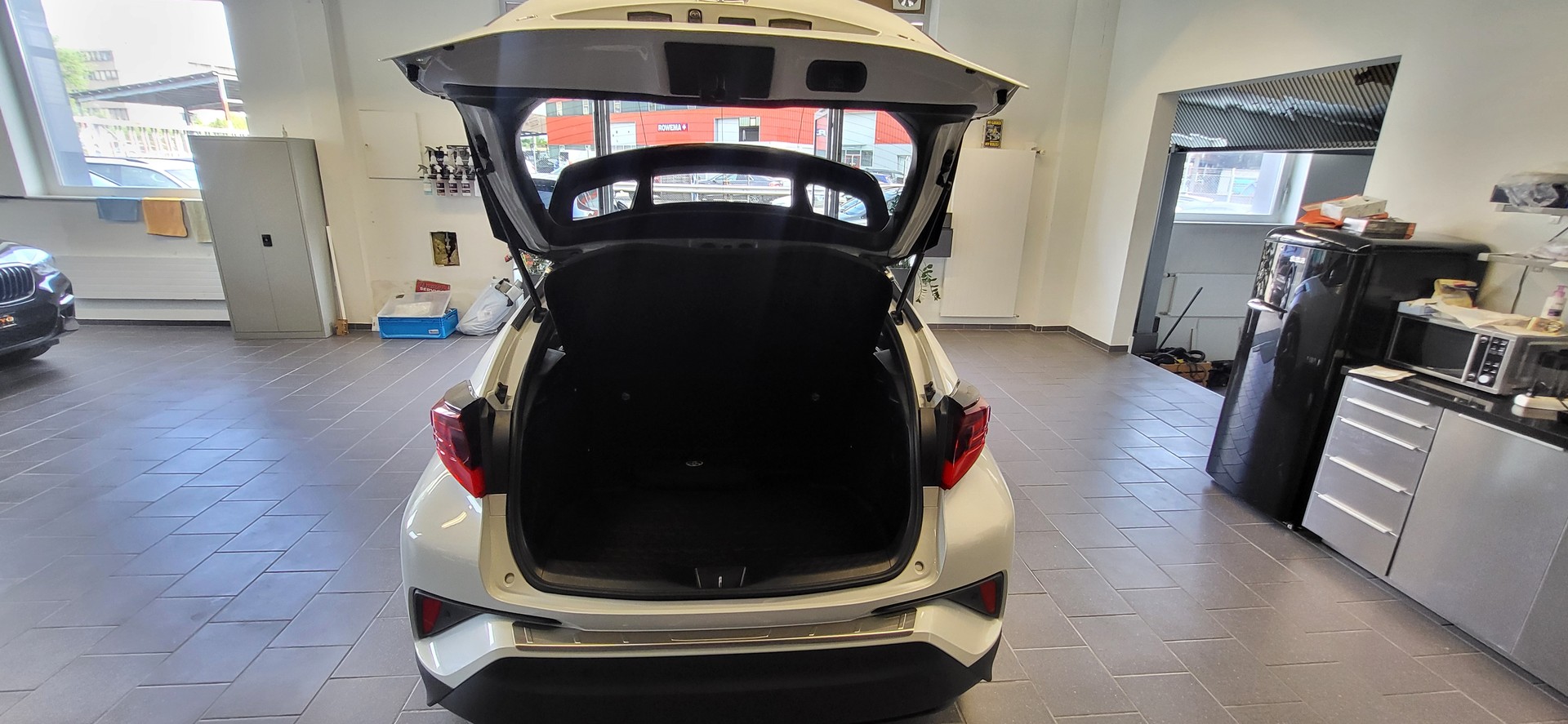 TOYOTA C-HR 1.8 HSD CVT Trend-image-15