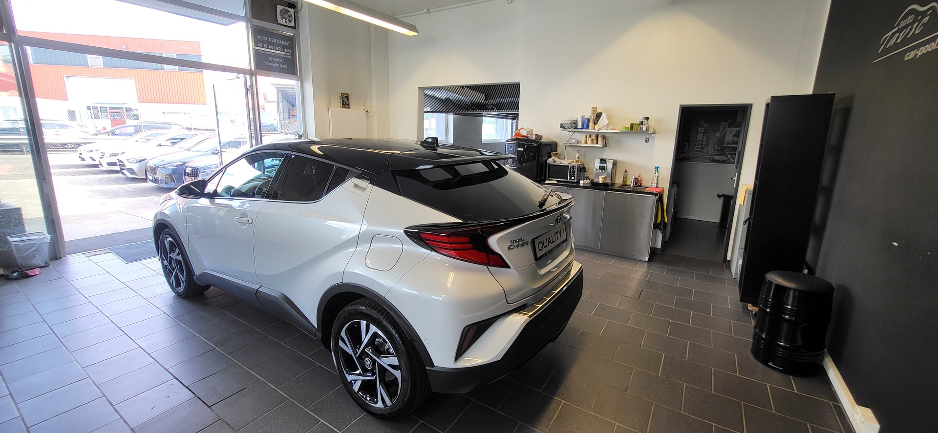 TOYOTA C-HR 1.8 HSD CVT Trend-image-10