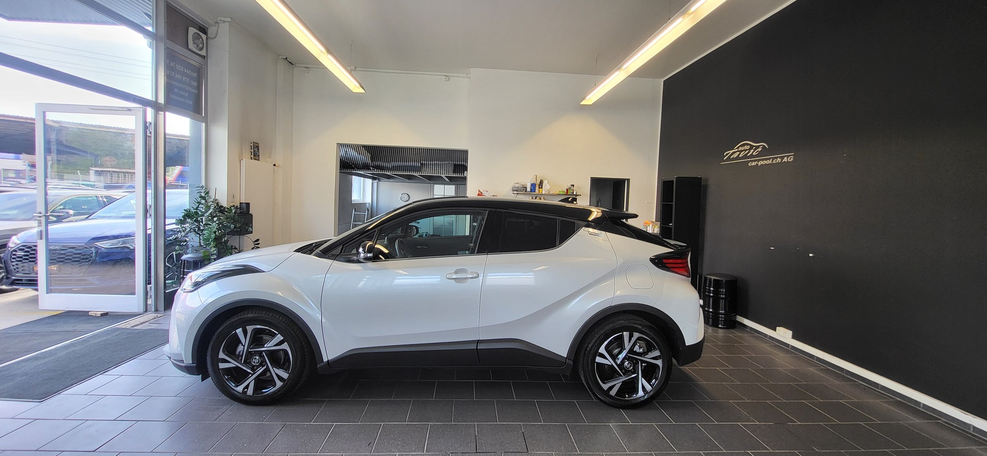 TOYOTA C-HR 1.8 HSD CVT Trend-image-4