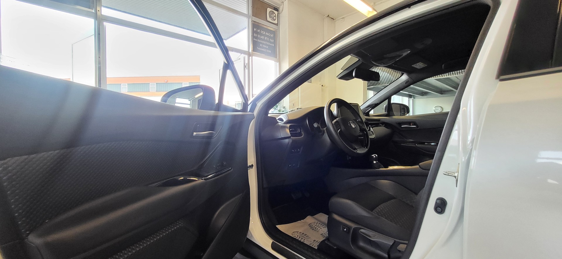TOYOTA C-HR 1.8 HSD CVT Trend-image-8