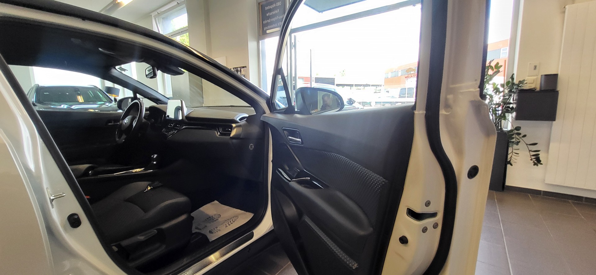TOYOTA C-HR 1.8 HSD CVT Trend-image-14
