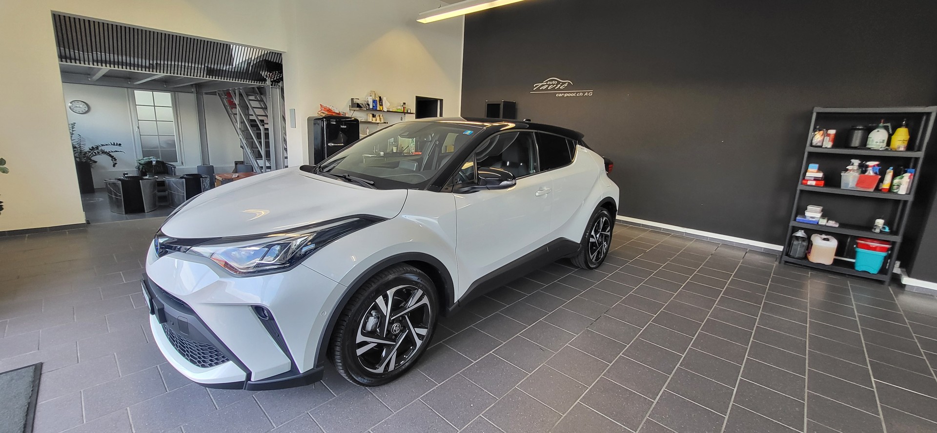 TOYOTA C-HR 1.8 HSD CVT Trend-image-1