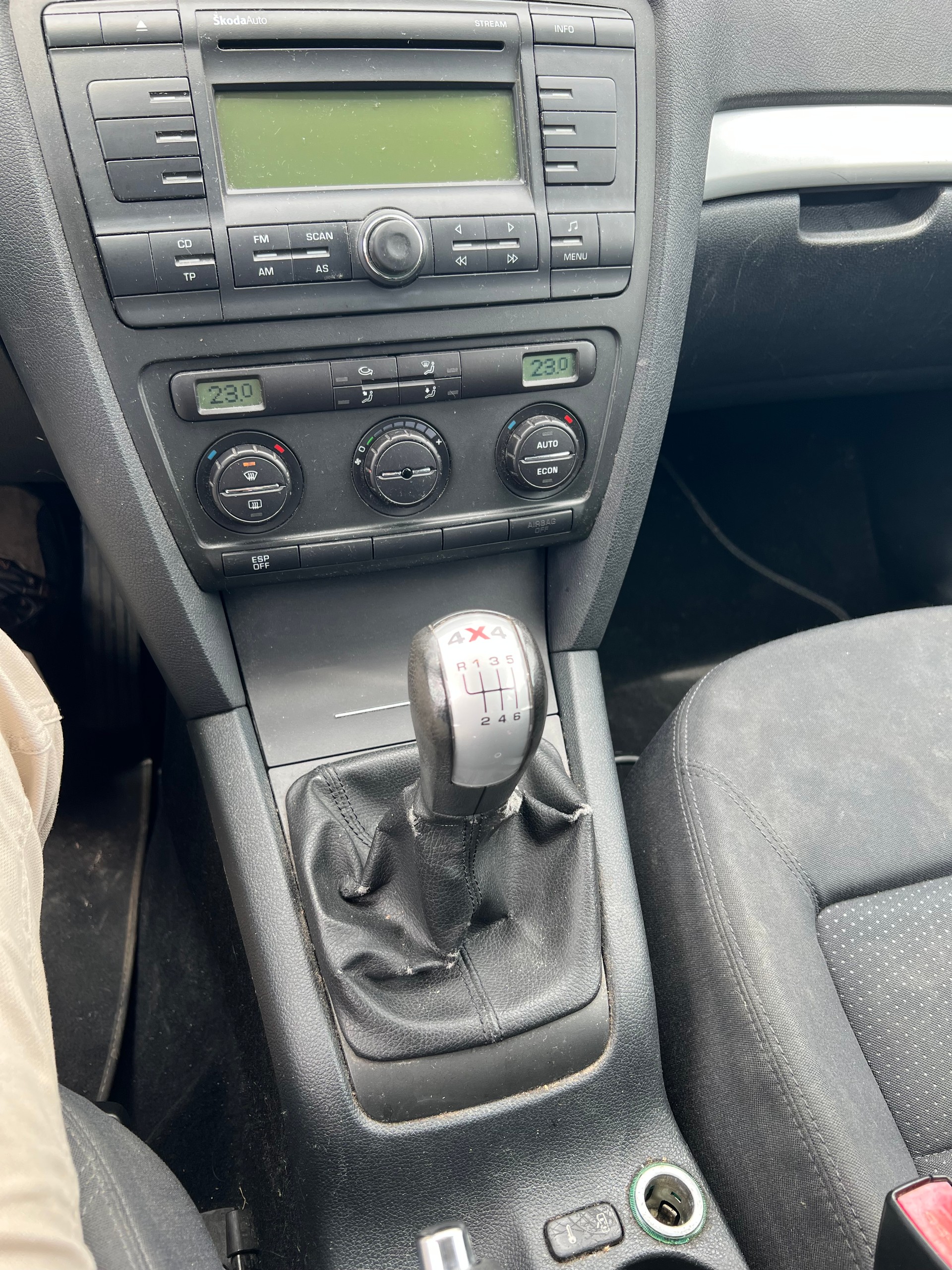 SKODA Octavia 2.0 FSI Adventure 4x4-image-3