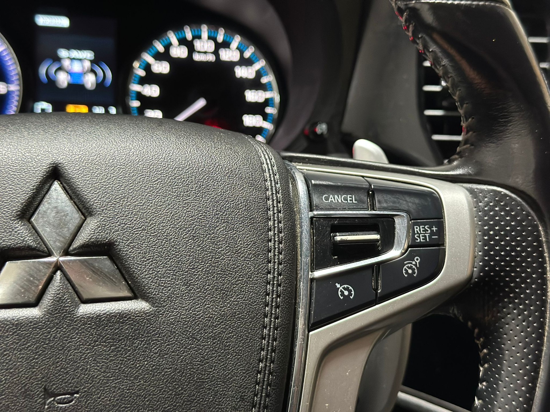 MITSUBISHI Outlander 2.4 PHEV Style 4WD Automatic-image-9
