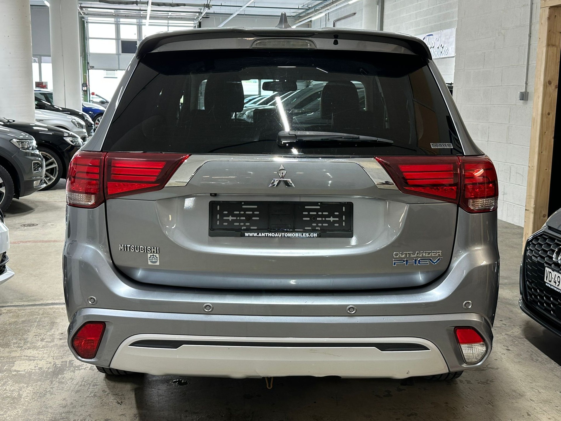 MITSUBISHI Outlander 2.4 PHEV Style 4WD Automatic-image-5