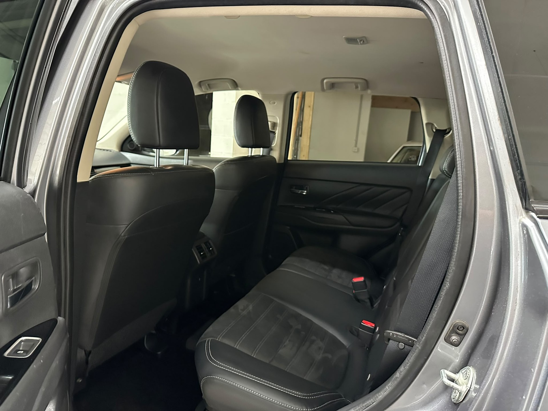 MITSUBISHI Outlander 2.4 PHEV Style 4WD Automatic-image-8
