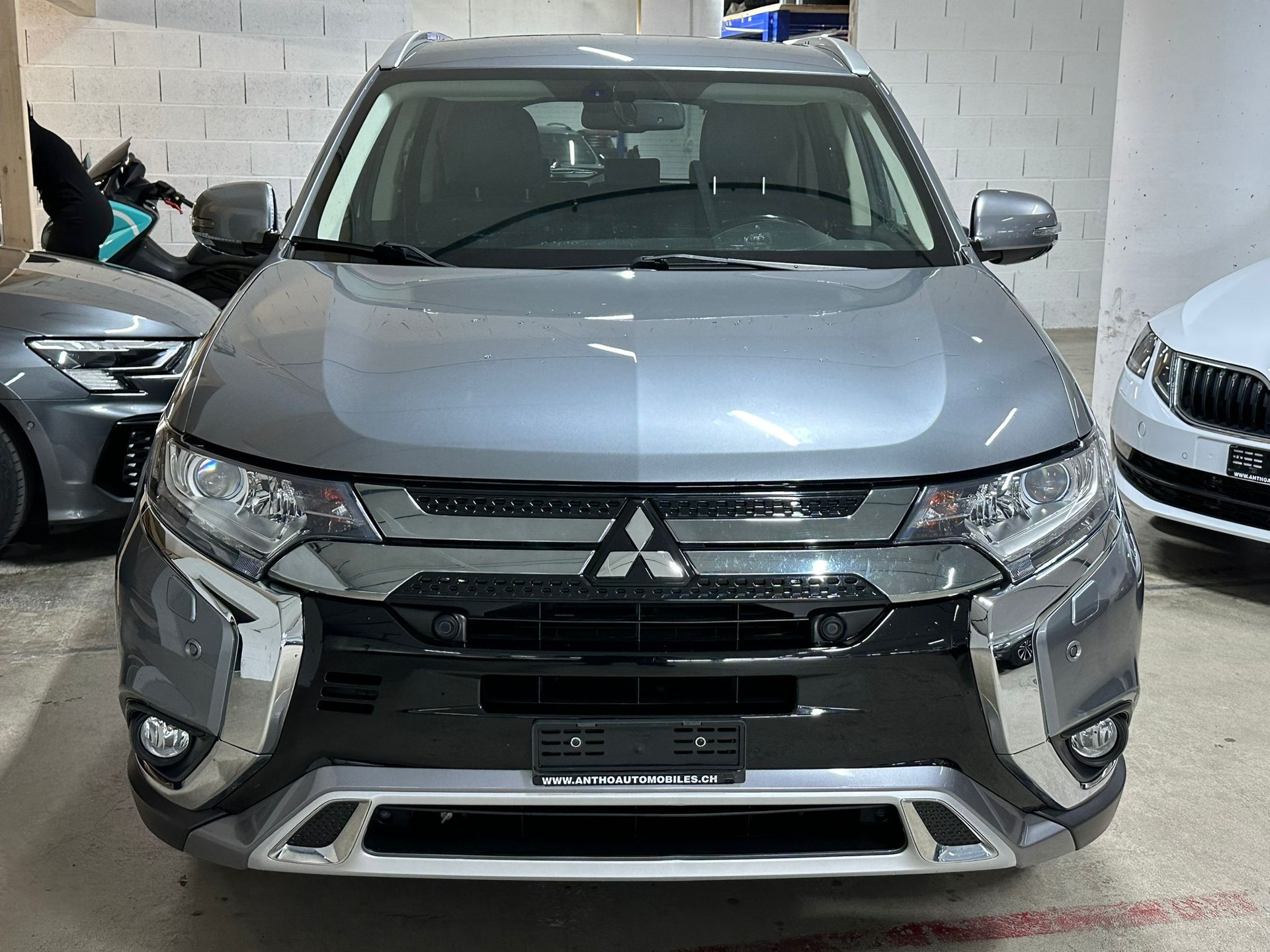 MITSUBISHI Outlander 2.4 PHEV Style 4WD Automatic-image-2