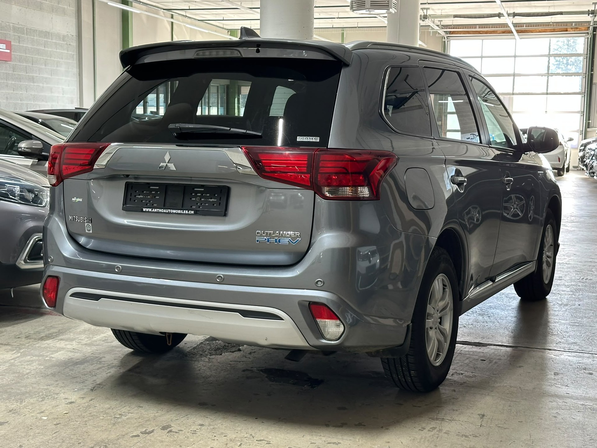 MITSUBISHI Outlander 2.4 PHEV Style 4WD Automatic-image-3
