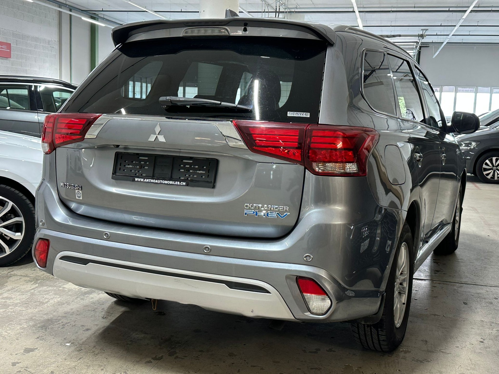 MITSUBISHI Outlander 2.4 PHEV Style 4WD Automatic-image-4