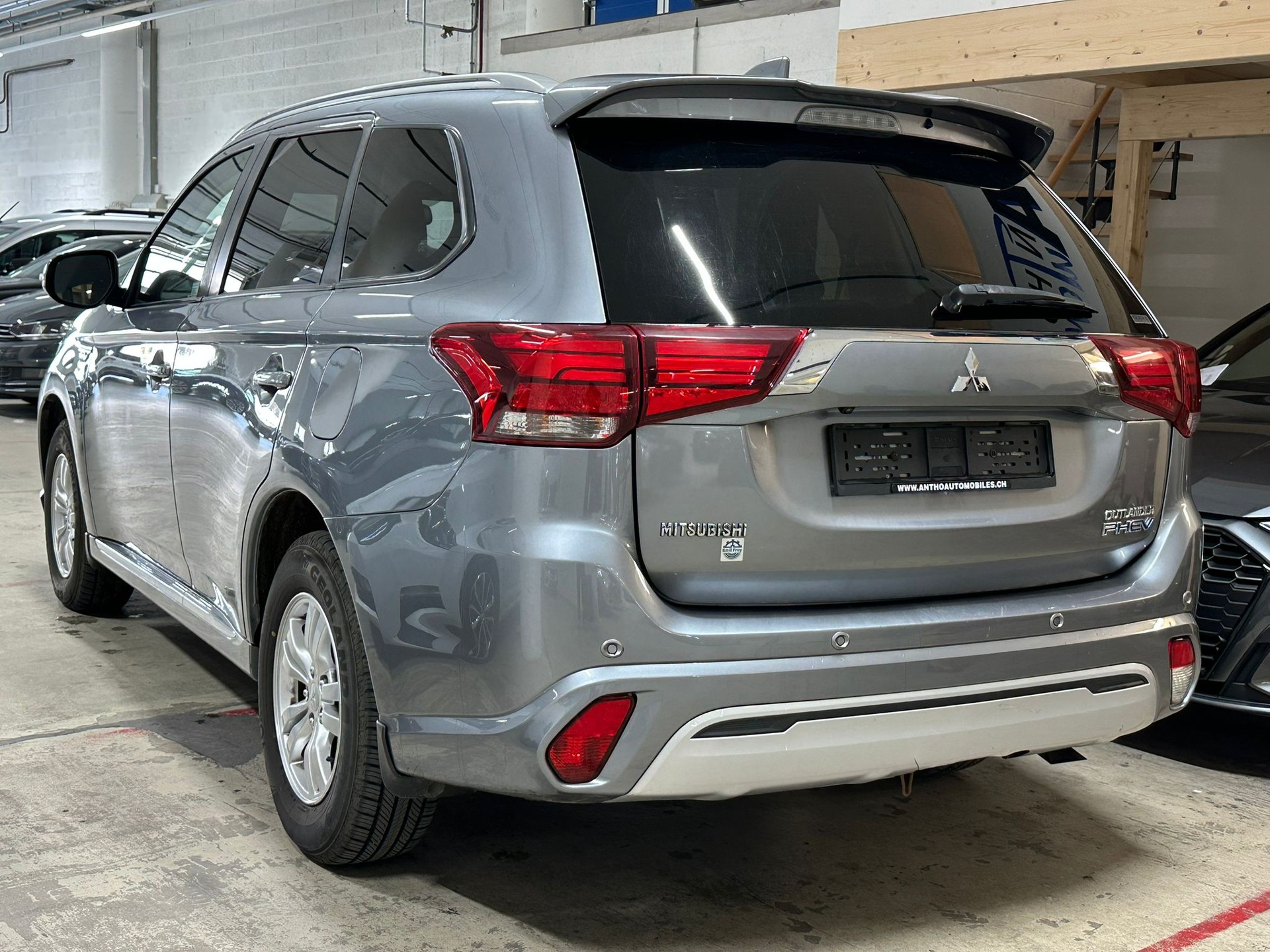MITSUBISHI Outlander 2.4 PHEV Style 4WD Automatic-image-3