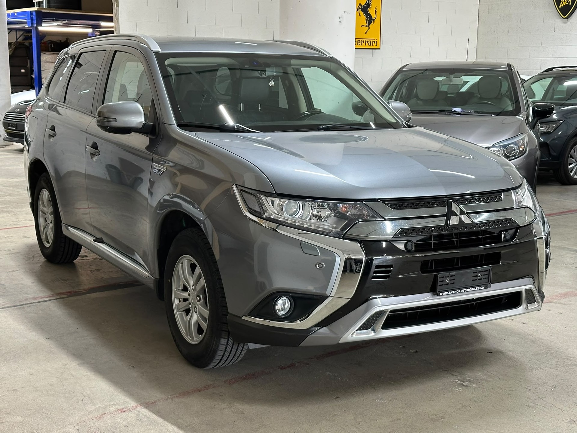 MITSUBISHI Outlander 2.4 PHEV Style 4WD Automatic-image-1