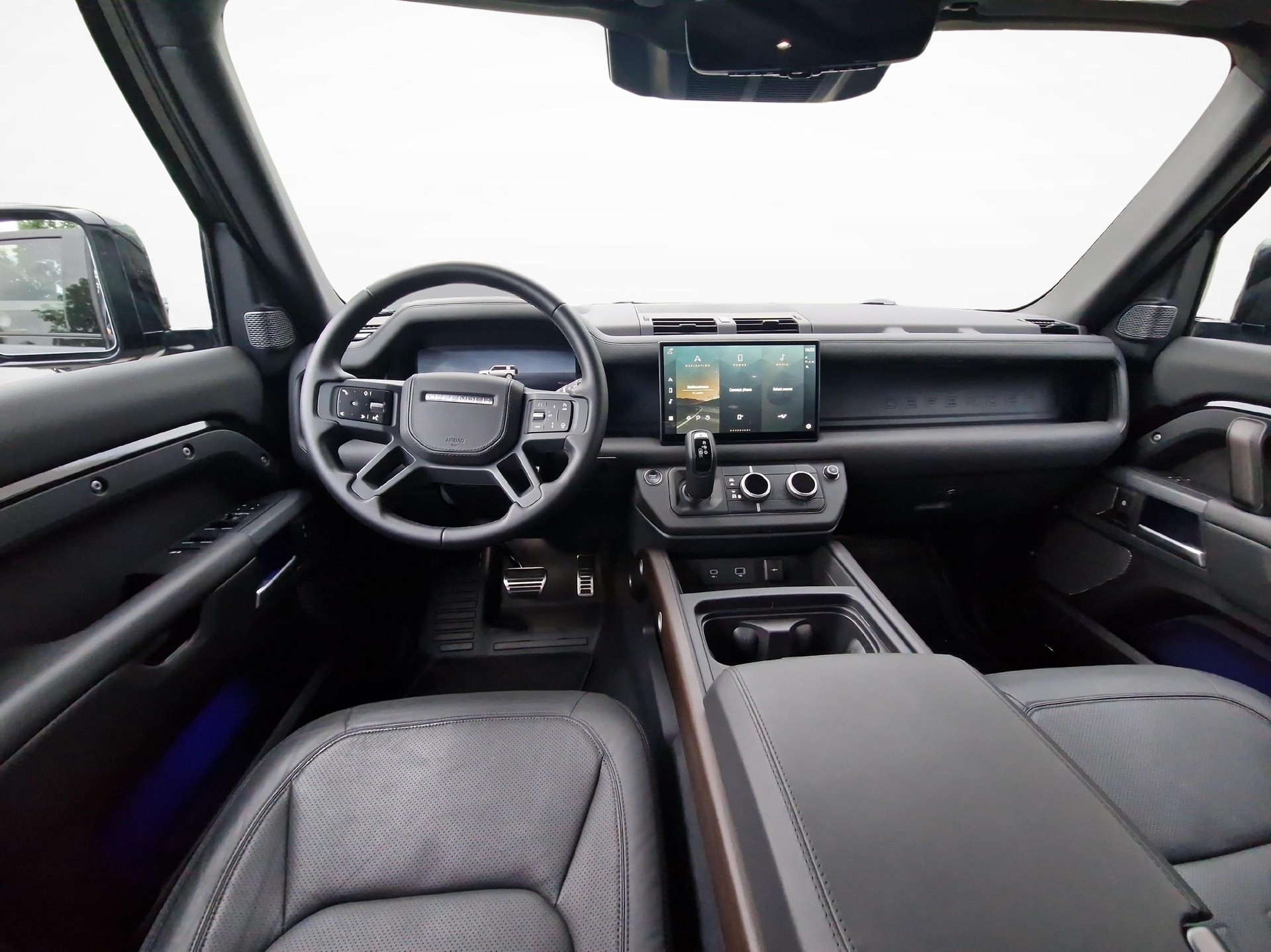 LAND ROVER Defender 110 3.0 D I6 300 X-image-8