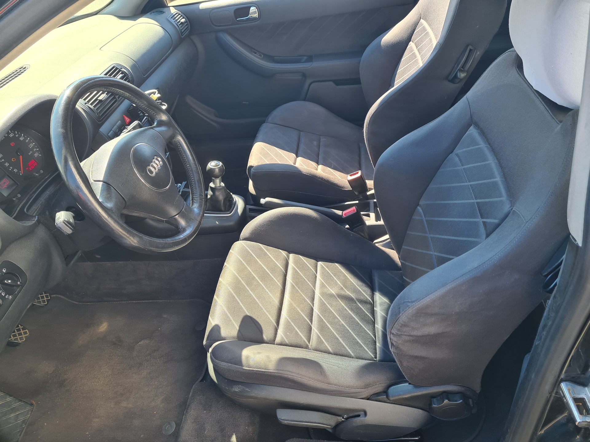 AUDI A3 1.8 T Attraction-image-4