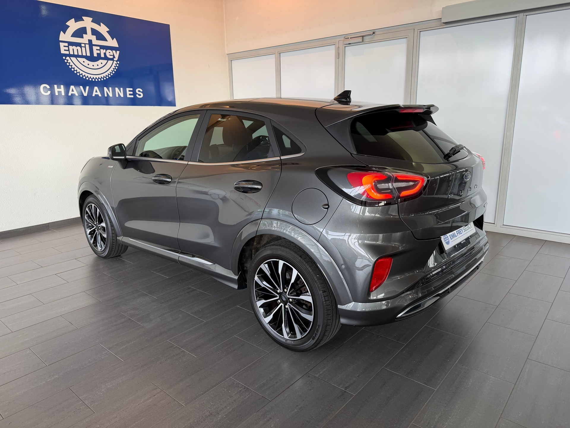 FORD Puma 1.0 EcoB Hybrid 155 ST-Line Vignale-image-2