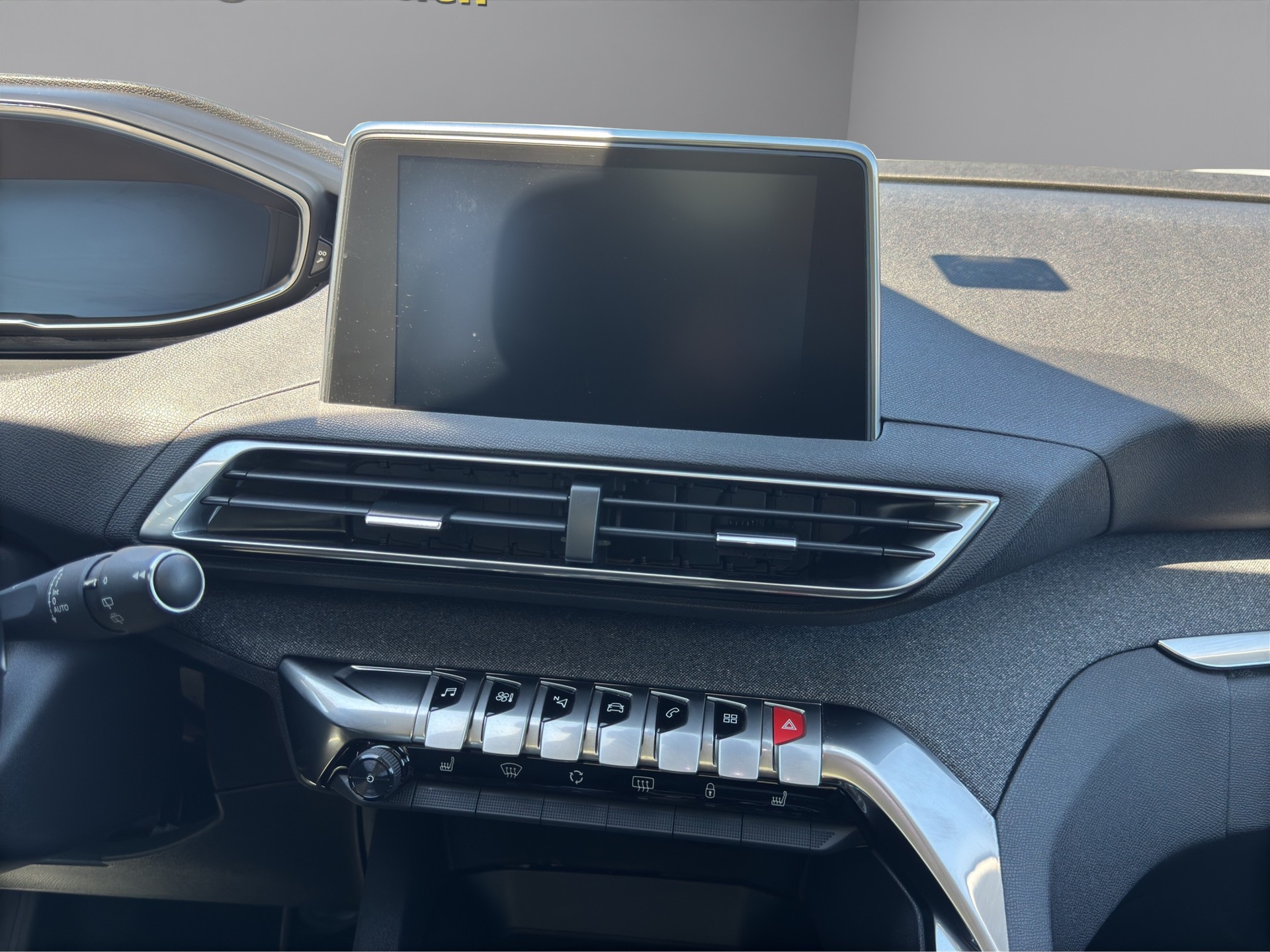 PEUGEOT 3008 1.5 BlueHDi Allure EAT-image-13