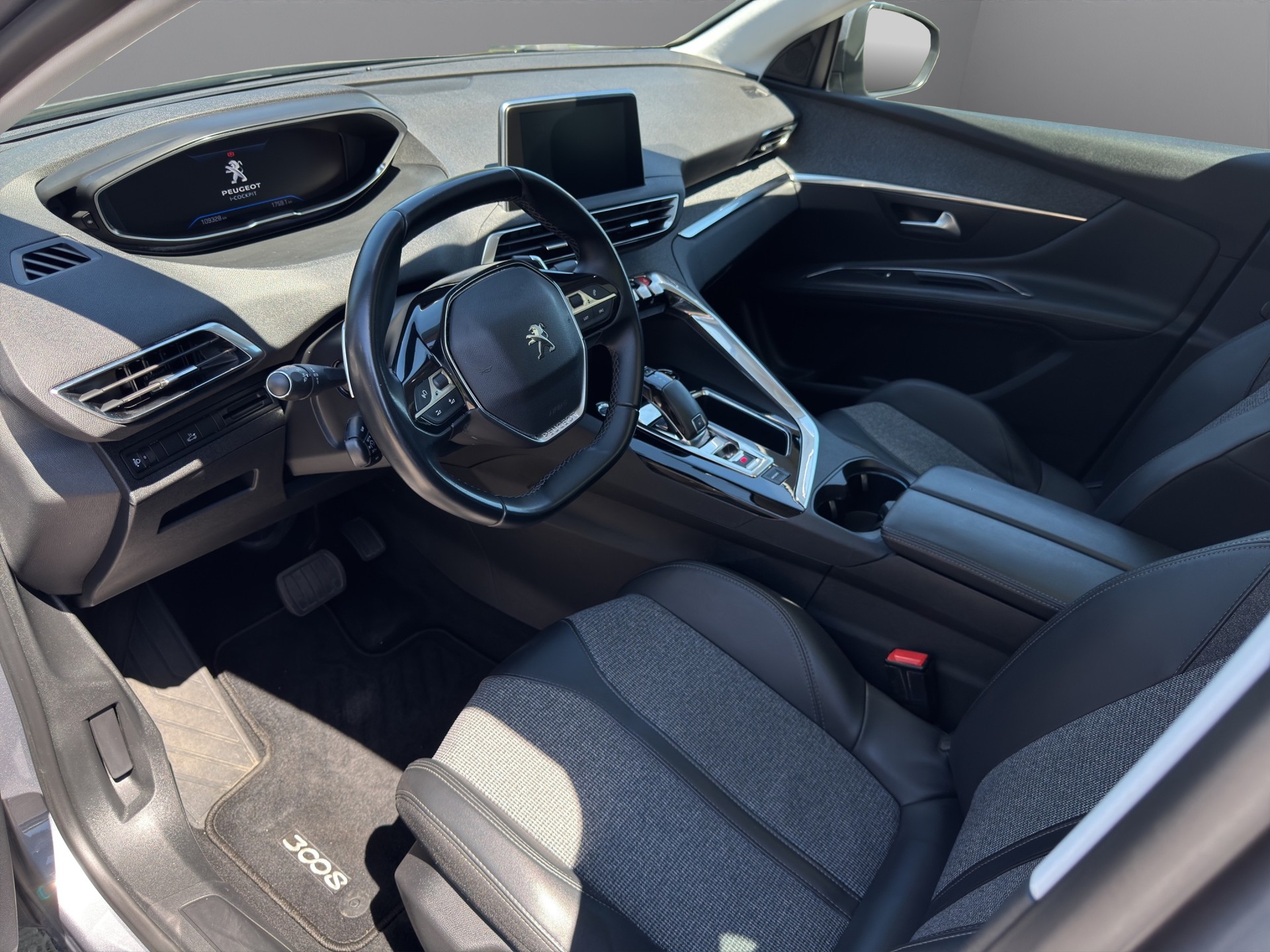 PEUGEOT 3008 1.5 BlueHDi Allure EAT-image-11