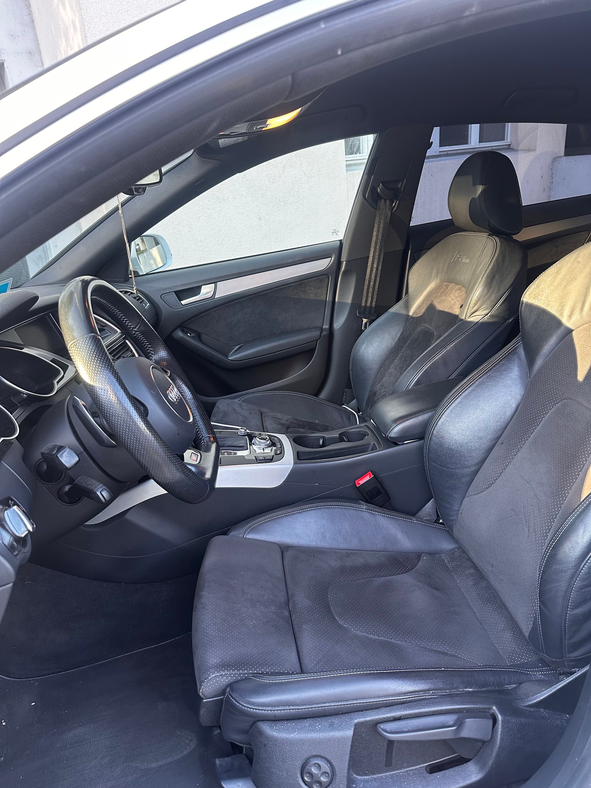 AUDI 2.0 TDI 190 quattro S-Tronic-image-5