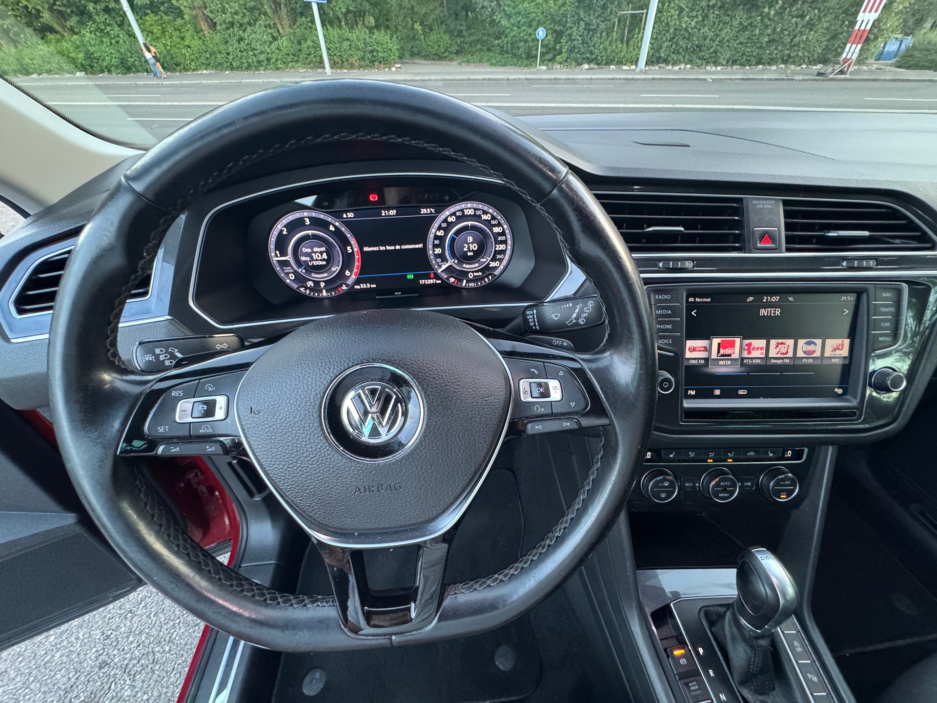 VW Tiguan 2.0 TDI SCR Comfortline 4Motion DSG-image-11