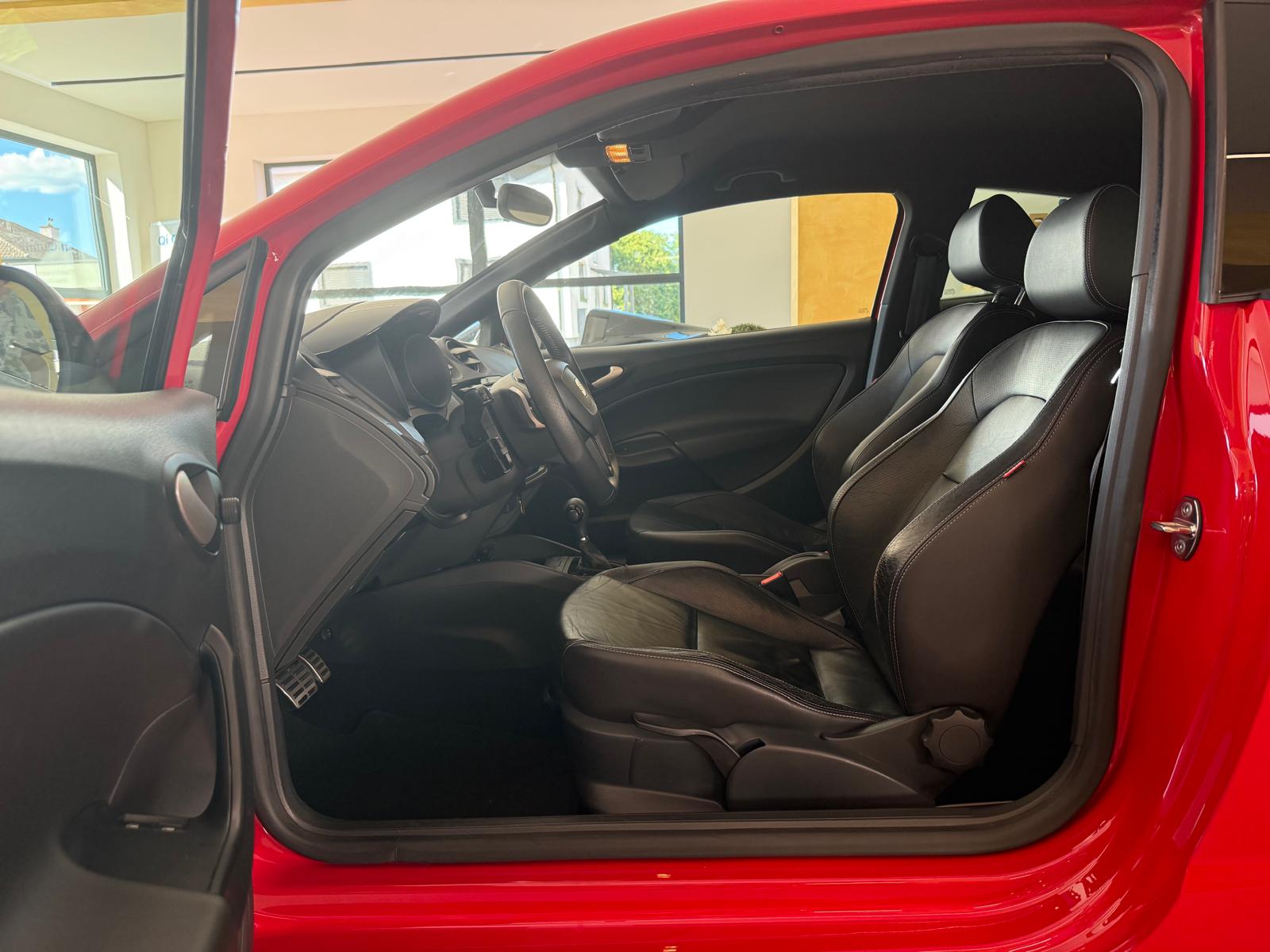 SEAT Ibiza SC 1.4 TSI Cupra DSG-image-10