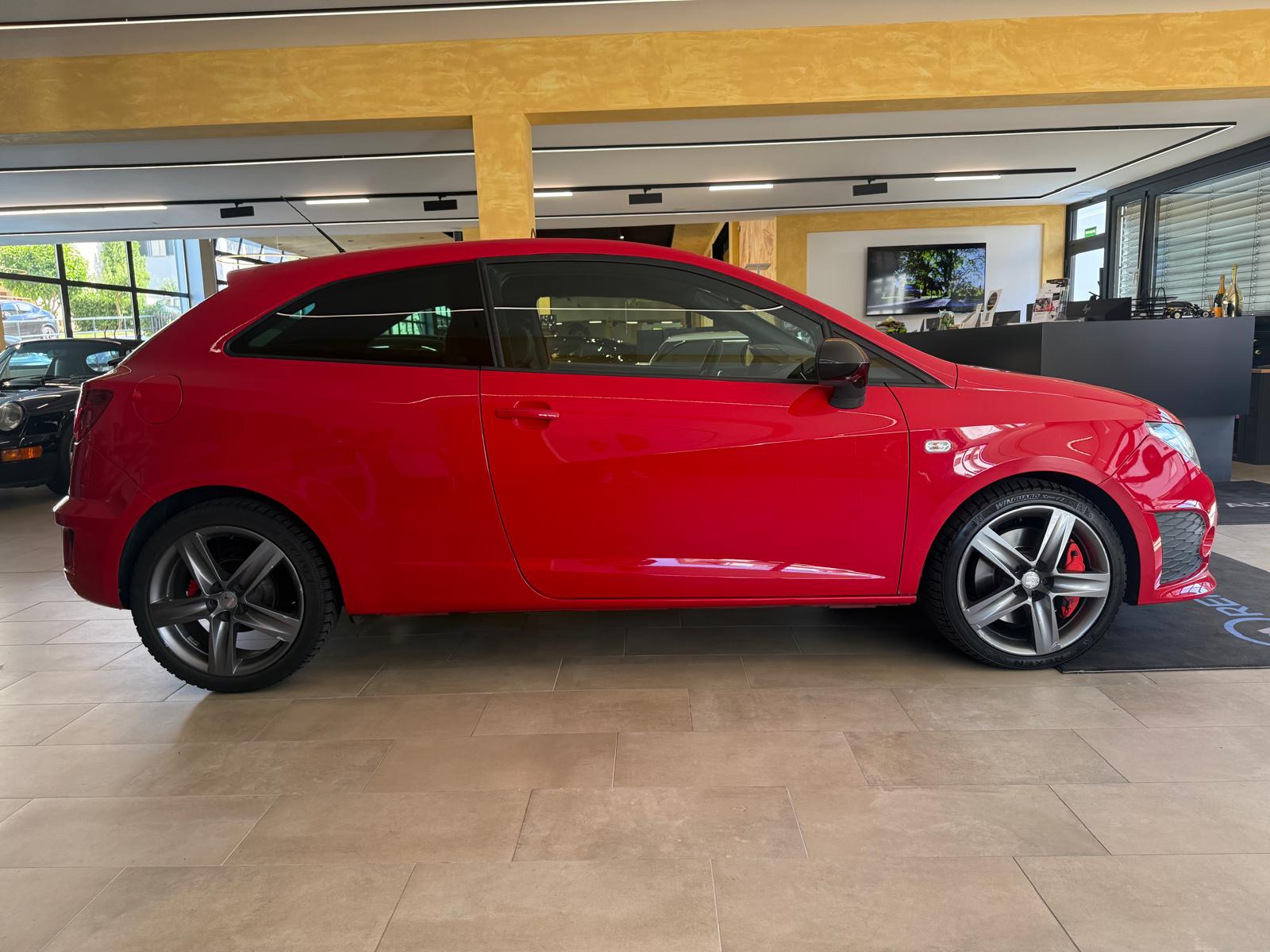 SEAT Ibiza SC 1.4 TSI Cupra DSG-image-1
