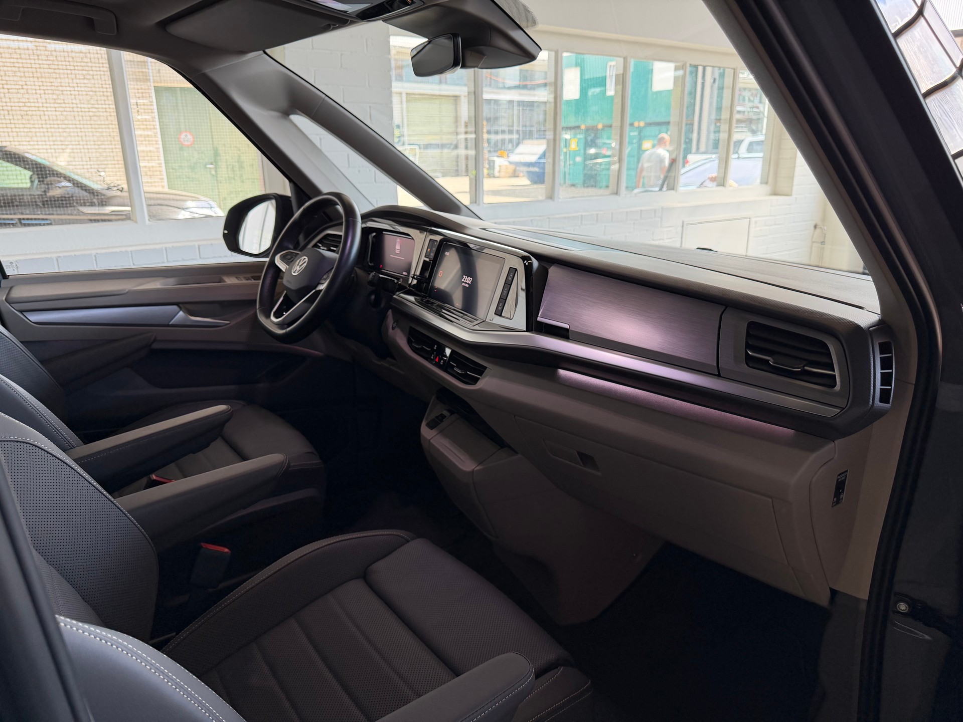 VW Multivan 2.0 TSI 204 PS '' EDITION '' LEDER ''Life DSG Lang-image-9