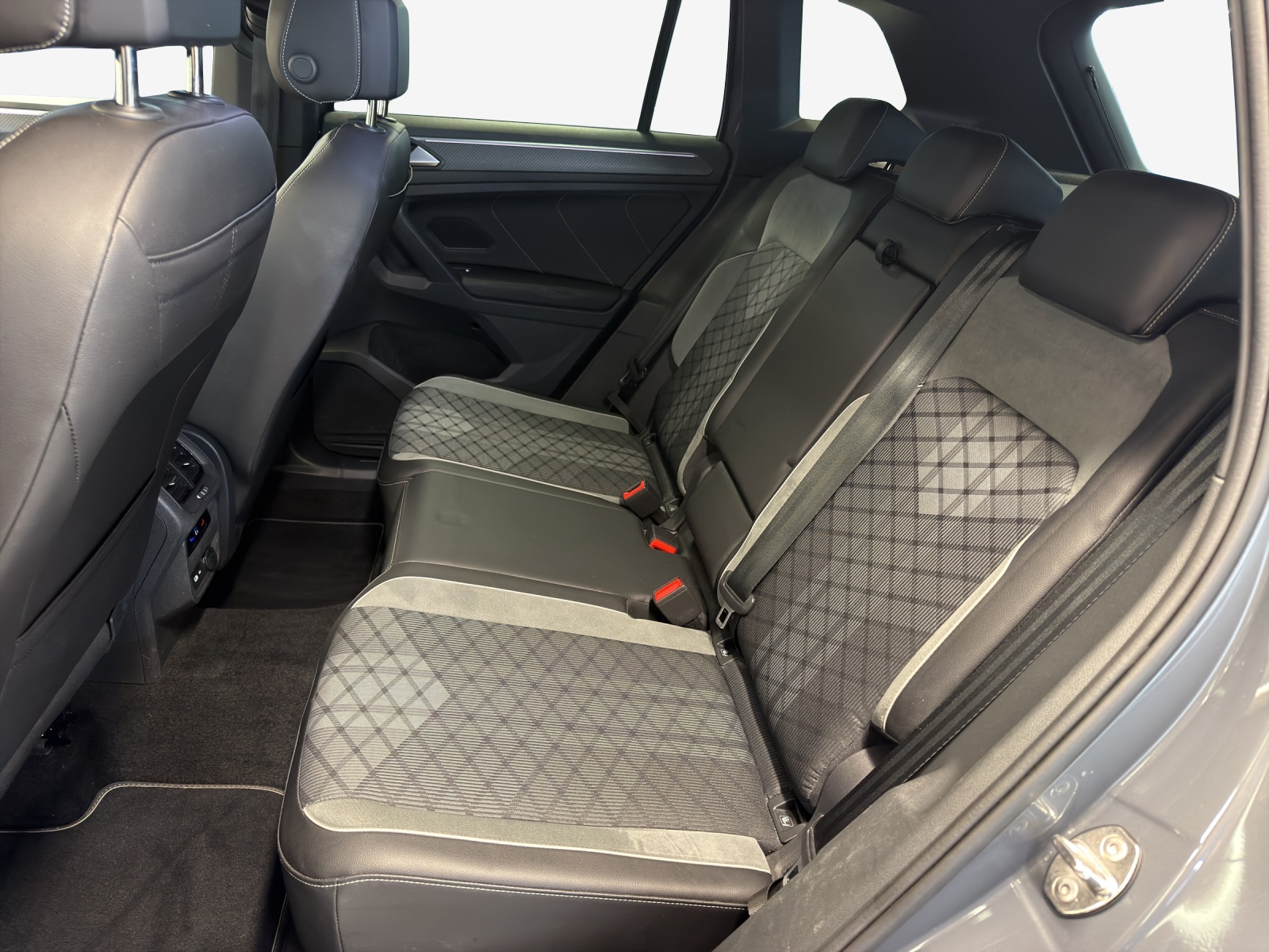 VW Tiguan 1.4TSI PHEV R-Line DSG-image-11